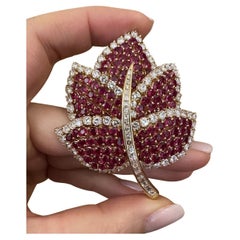 Estate Ruby
Diamond Articulated Leaf Brooch/ Pin in 18k Yellow Gold Estate Ruby
Diamond Articulated Leaf Brooch/ Pin in 18k Yellow Gold