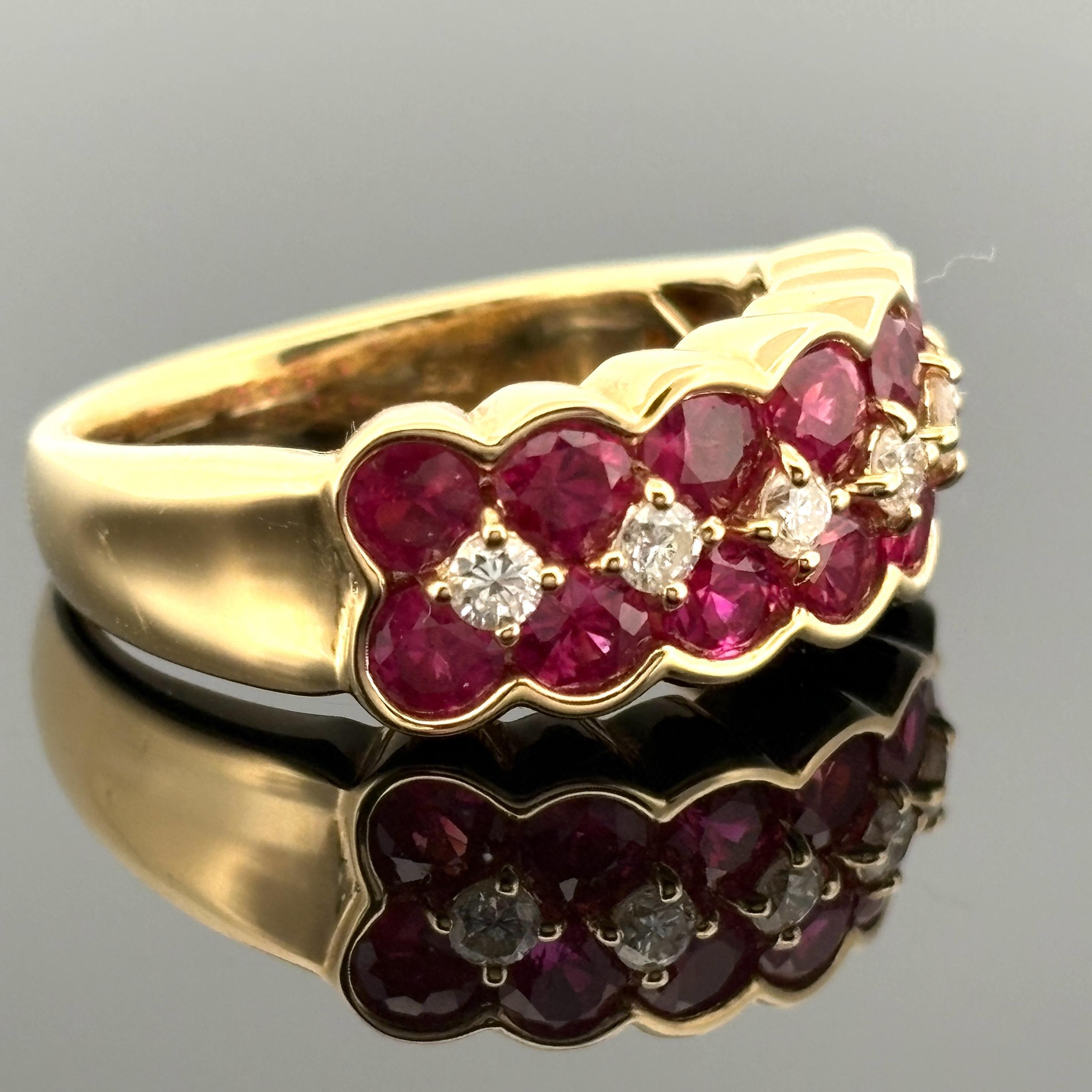 Taille ronde Bracelet en or jaune 18k avec rubis et diamants 2.26ctw en vente