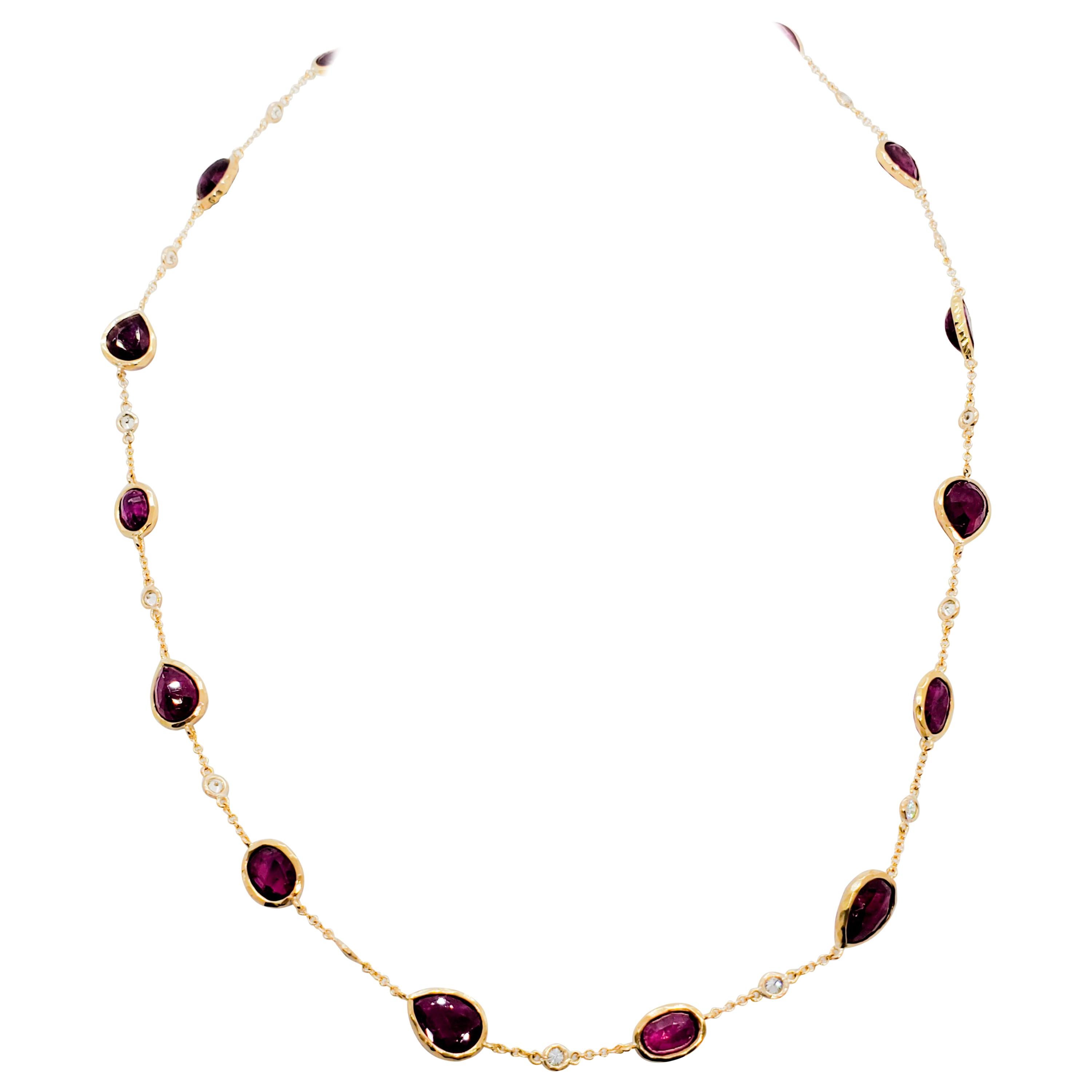 Halskette aus 18 Karat Gelbgold mit Rubin in Multi-Form und weißen Diamanten