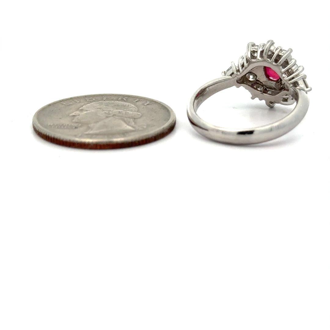 Anillo de platino 15268 con un rubí ovalado de 1,06 ct y un diamante de 0,89 ctw en Bueno estado para la venta en Derby, NY