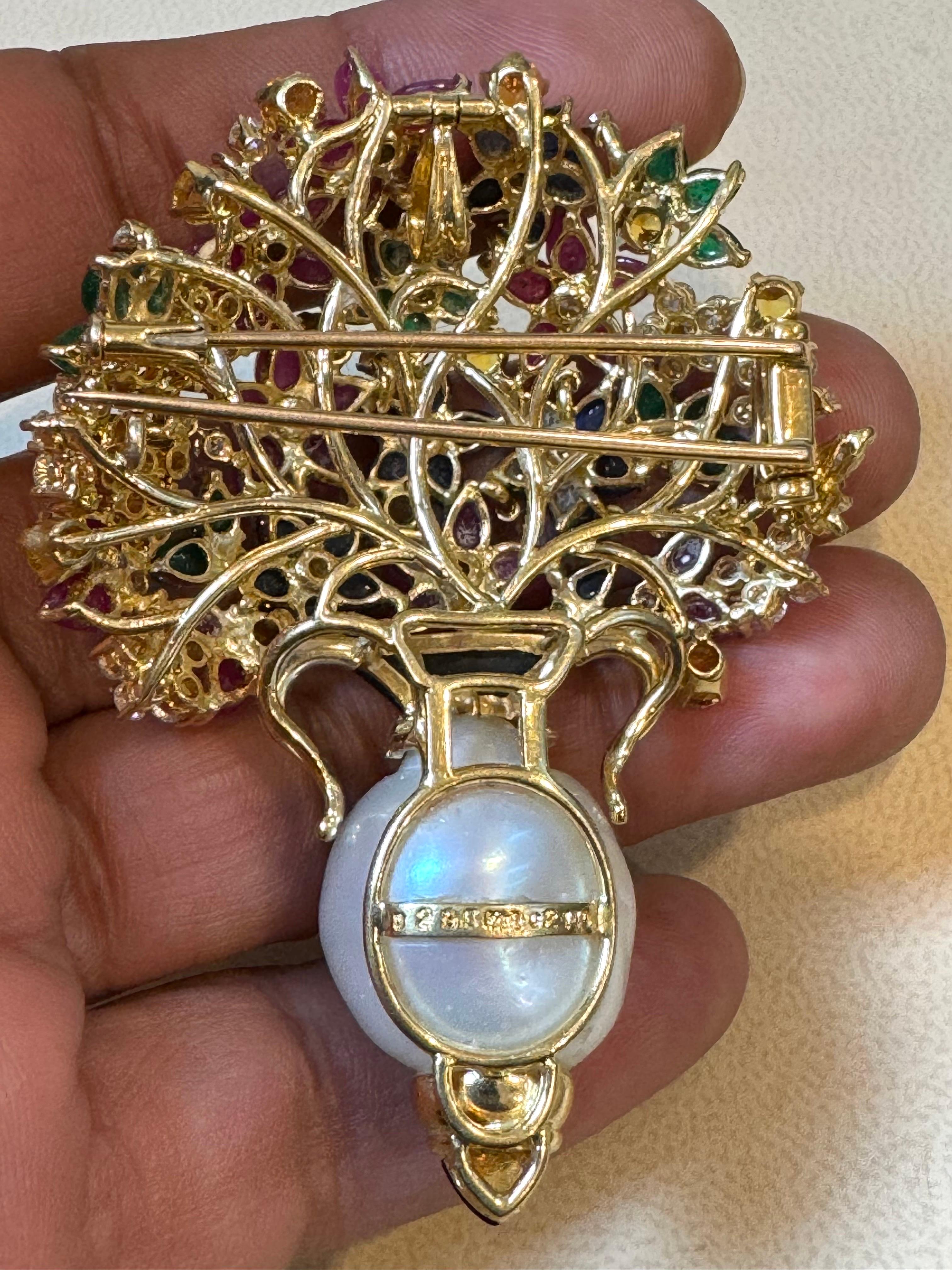 Estate Rubin Saphir Smaragd Diamant & Perle 18 K Gold Blume Korb Brosche / Pin im Zustand „Hervorragend“ im Angebot in New York, NY