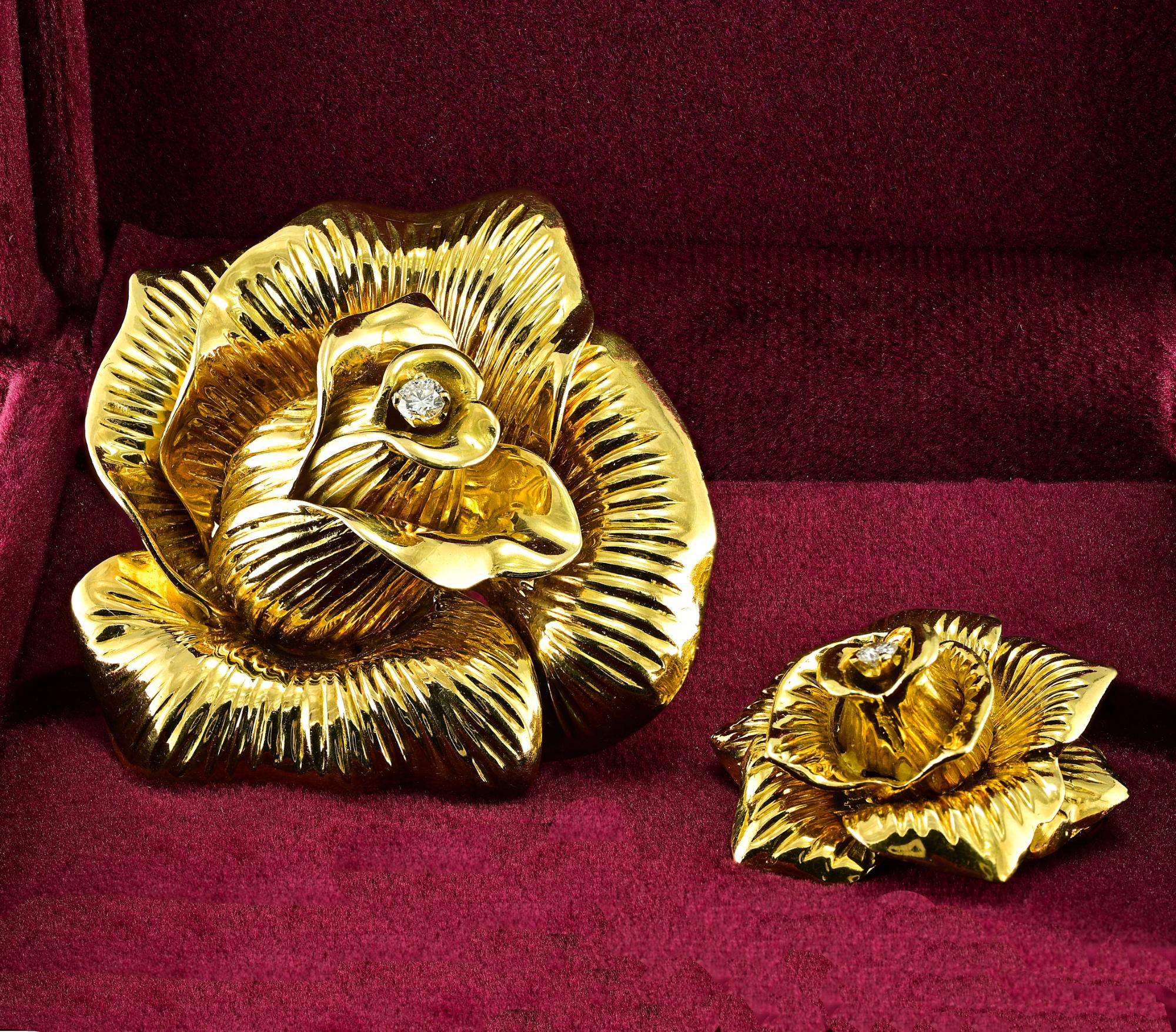 Chic and unique art made design and workmanship, rendered in the form of 3D Roses, one pretty large, the other is smaller, to wear together or separately
Centrally set with a white sparkly Diamond on each brooch - 2 brilliant cut diamonds totaling