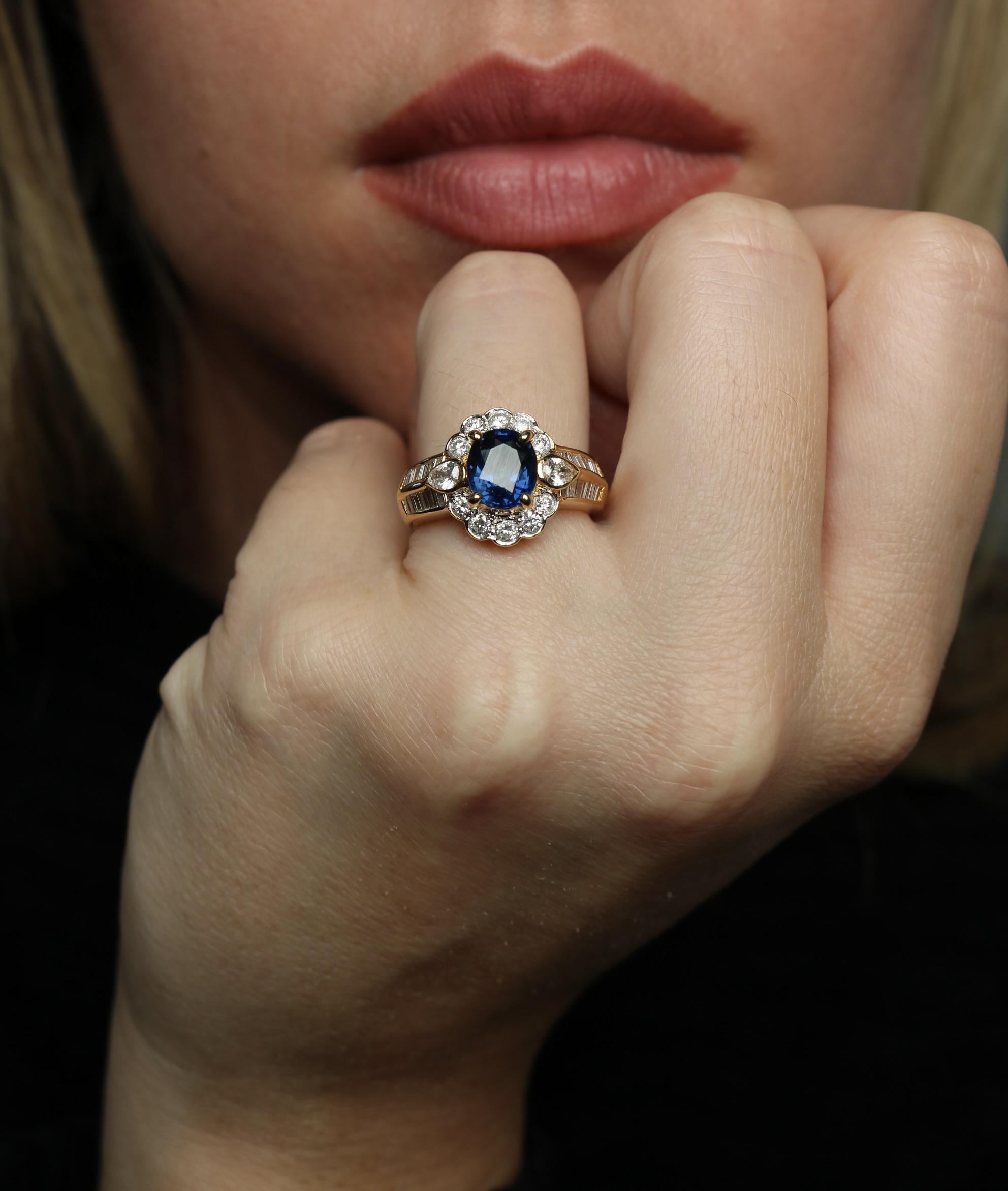 Estate Saphir Diamant Cluster Ring 18K Gelbgold Größe 6,75 ~3,02ctw im Angebot 4