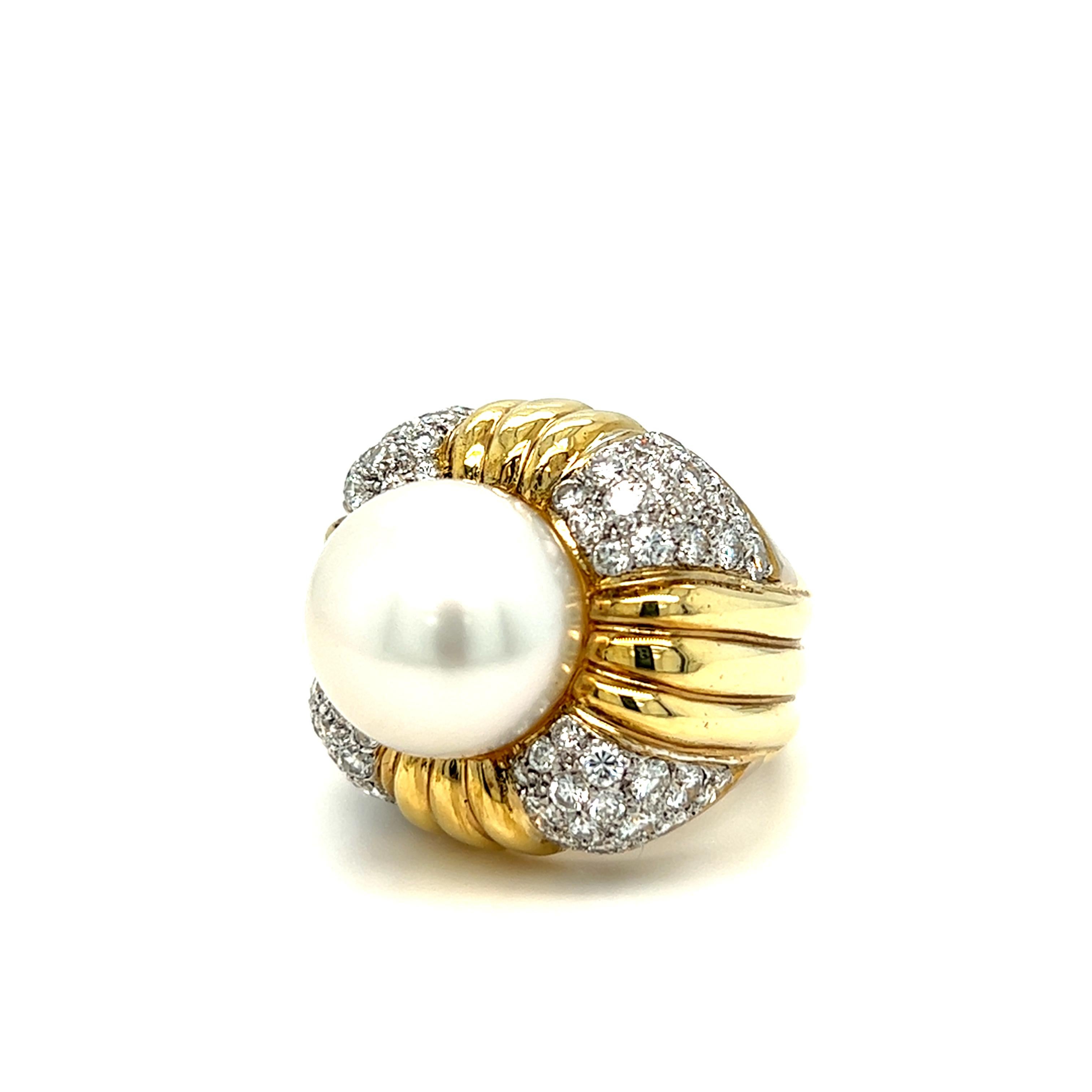 Round Cut Estate Set of Pearl and Diamond Ring and Earrings Starburst 18k Yellow Gold For Sale