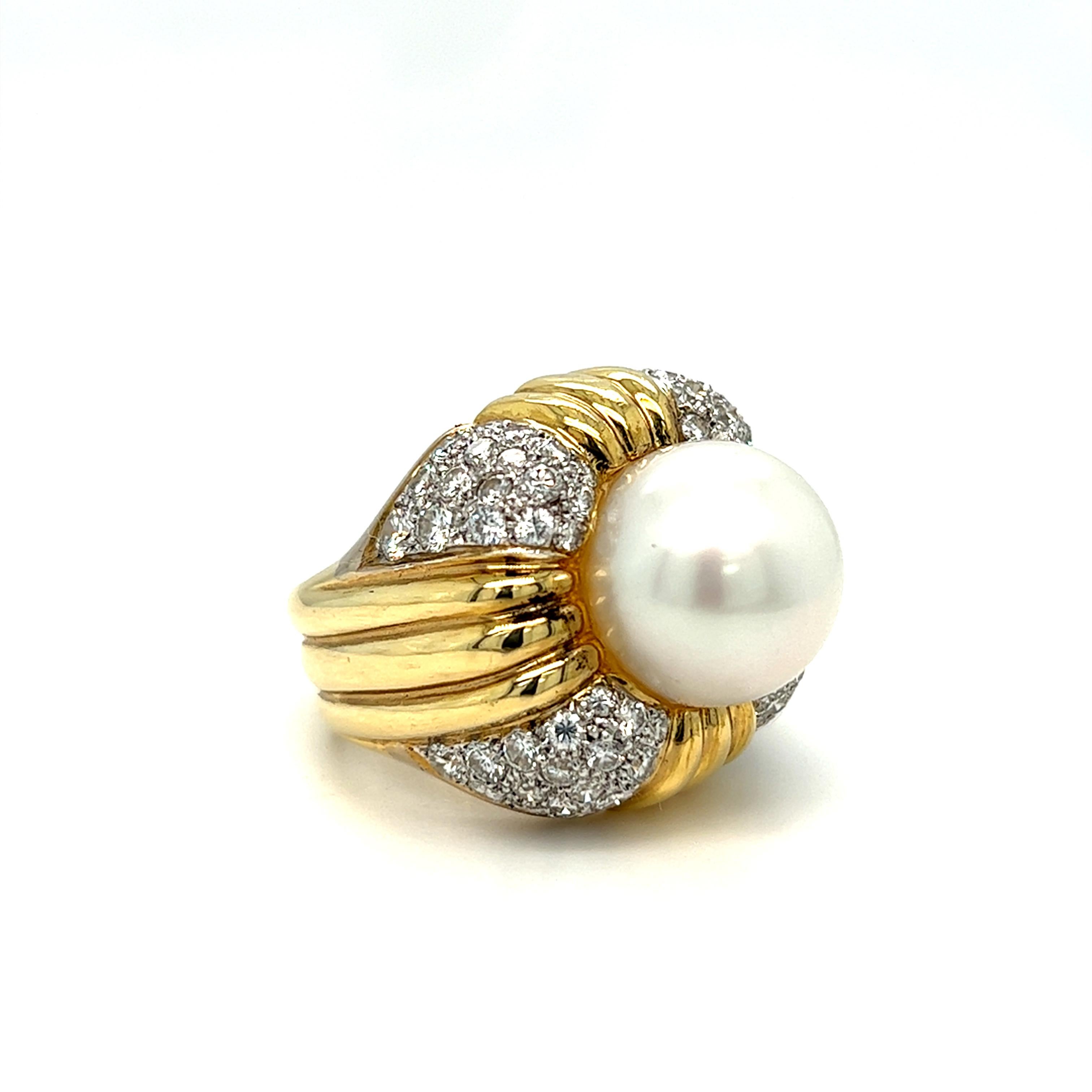 Estate Set of Pearl and Diamond Ring and Earrings Starburst 18k Yellow Gold For Sale 2