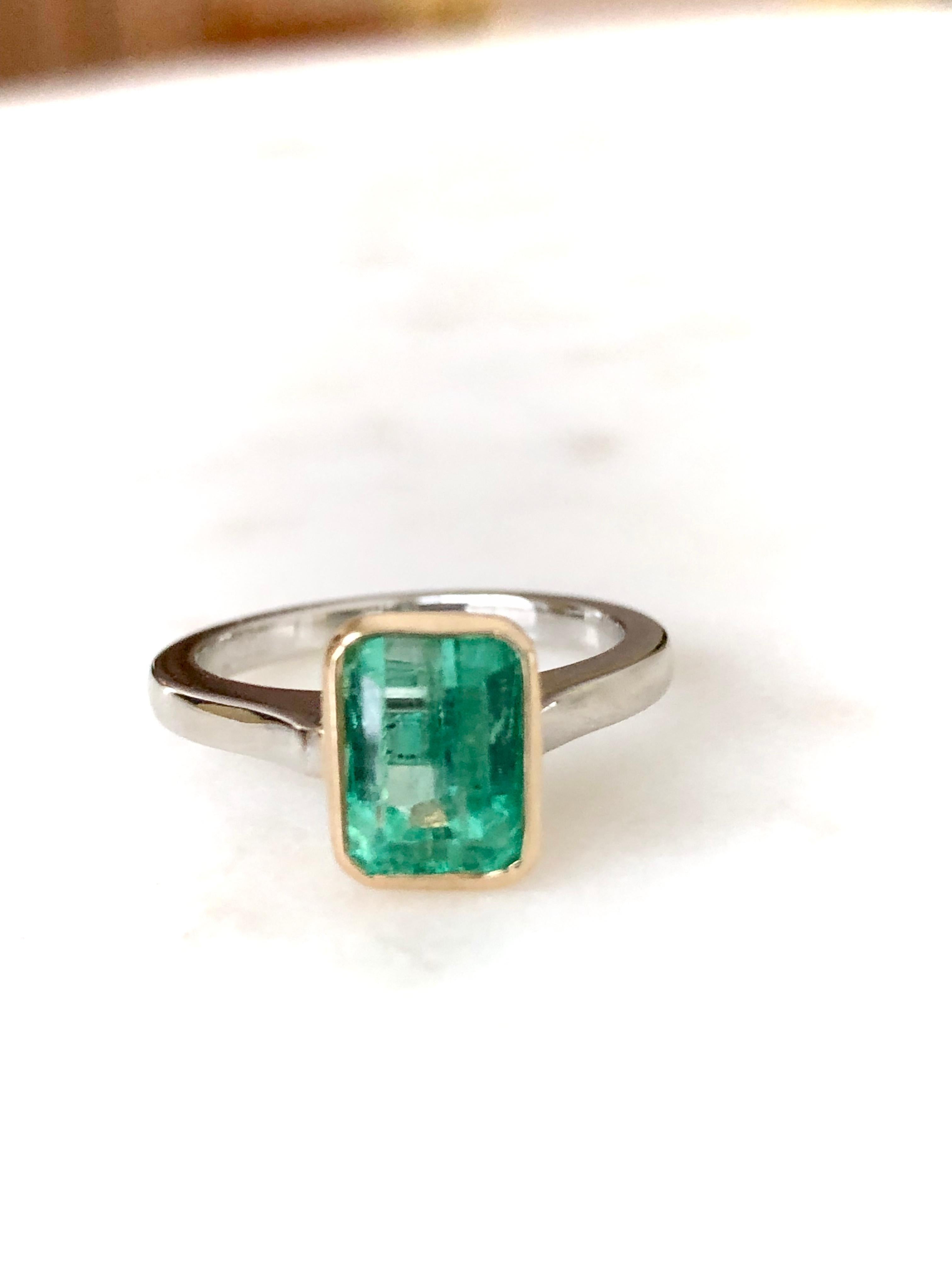 Estate Solitaire Emerald 18 Karat Platinum Engagement Ring 8
