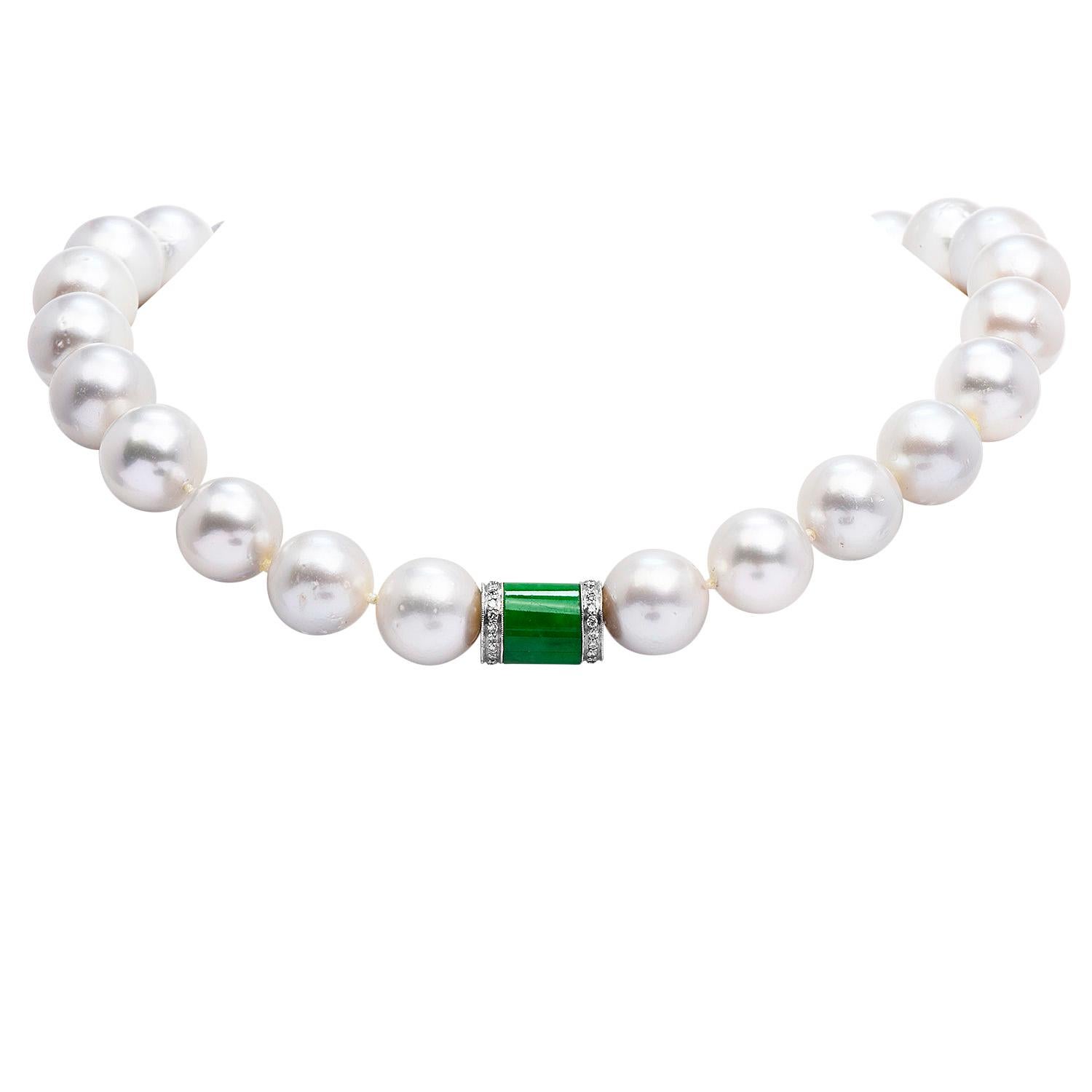 Round Cut Estate South Sea Pearl Diamond Jade 18K Gold Graduated Necklace