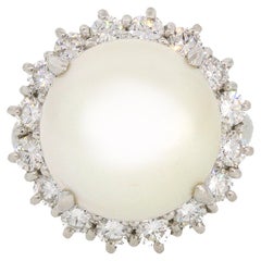 Anillo cóctel de perlas del mar del sur y diamantes