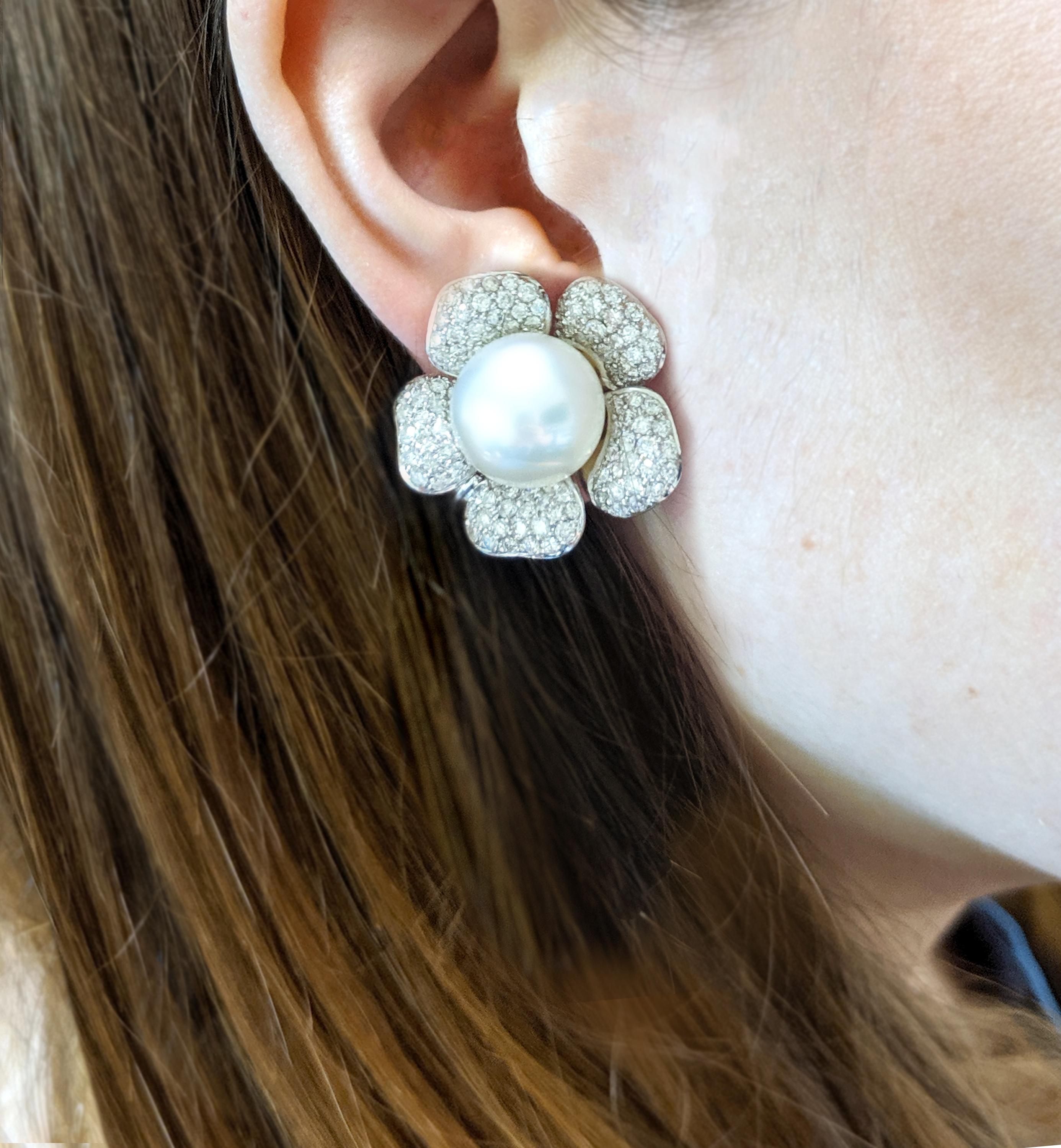 Estate South Sea Pearl and Diamond Pave Flower Earrings In Good Condition In NEW ORLEANS, LA