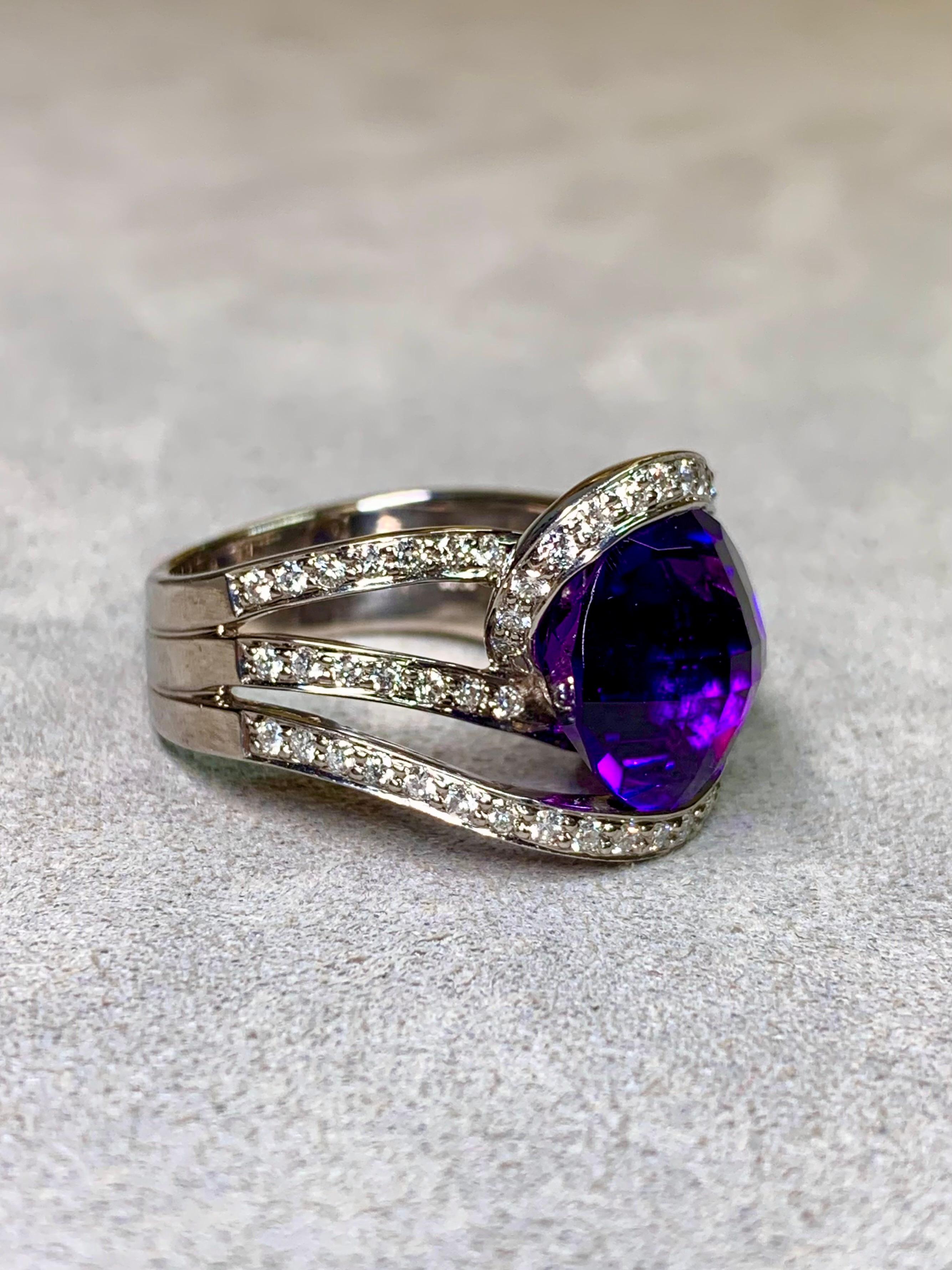 Estate SPARK 18K Weißgold Fancy Cut Amethyst Diamond Swirl Cocktail Ring (Rundschliff) im Angebot