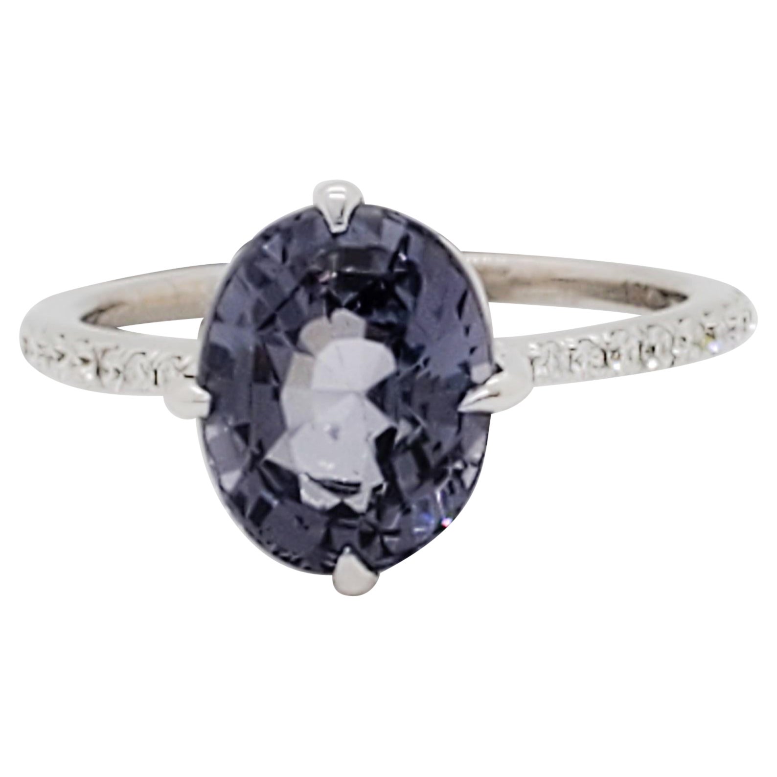 Bague solitaire en or blanc 18 carats avec spinelle et diamants, ancienne propriété