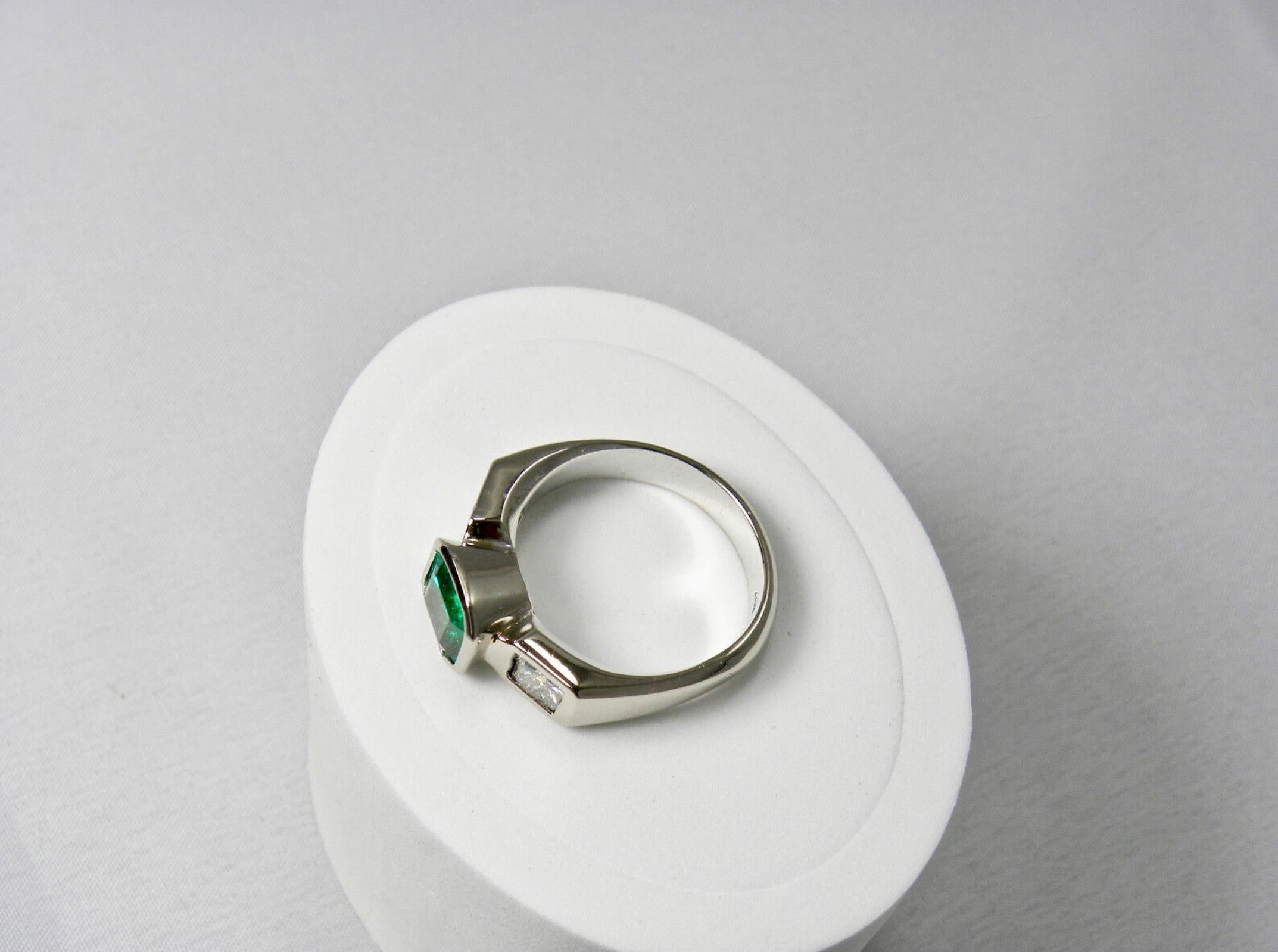 Estate Square Fine Colombian Emerald Diamond Ring White Gold 18 Karat 8