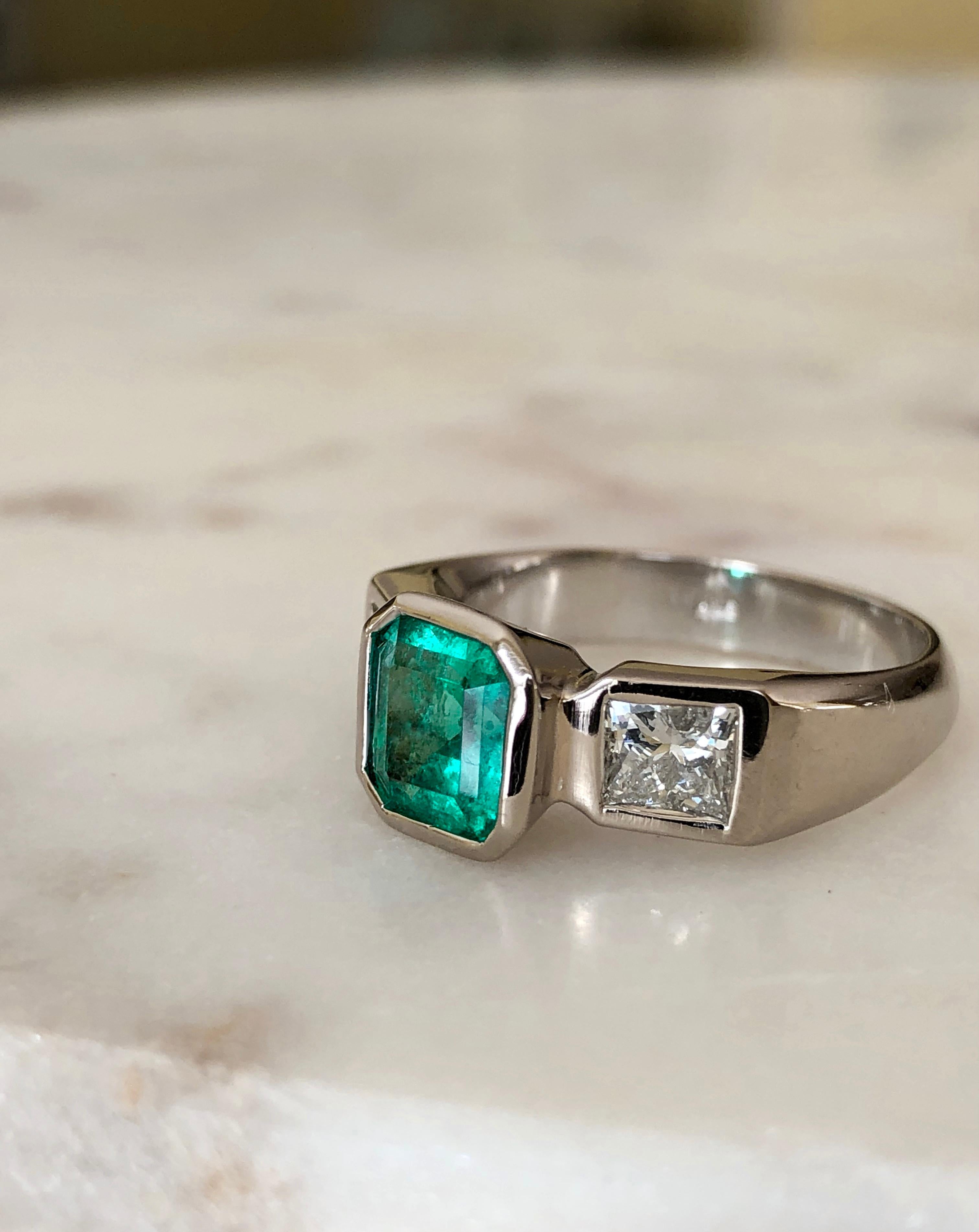 Estate Square Fine Colombian Emerald Diamond Ring White Gold 18 Karat 4