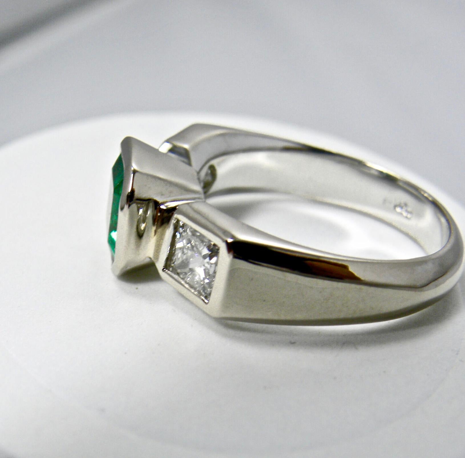 Estate Square Fine Colombian Emerald Diamond Ring White Gold 18 Karat 2