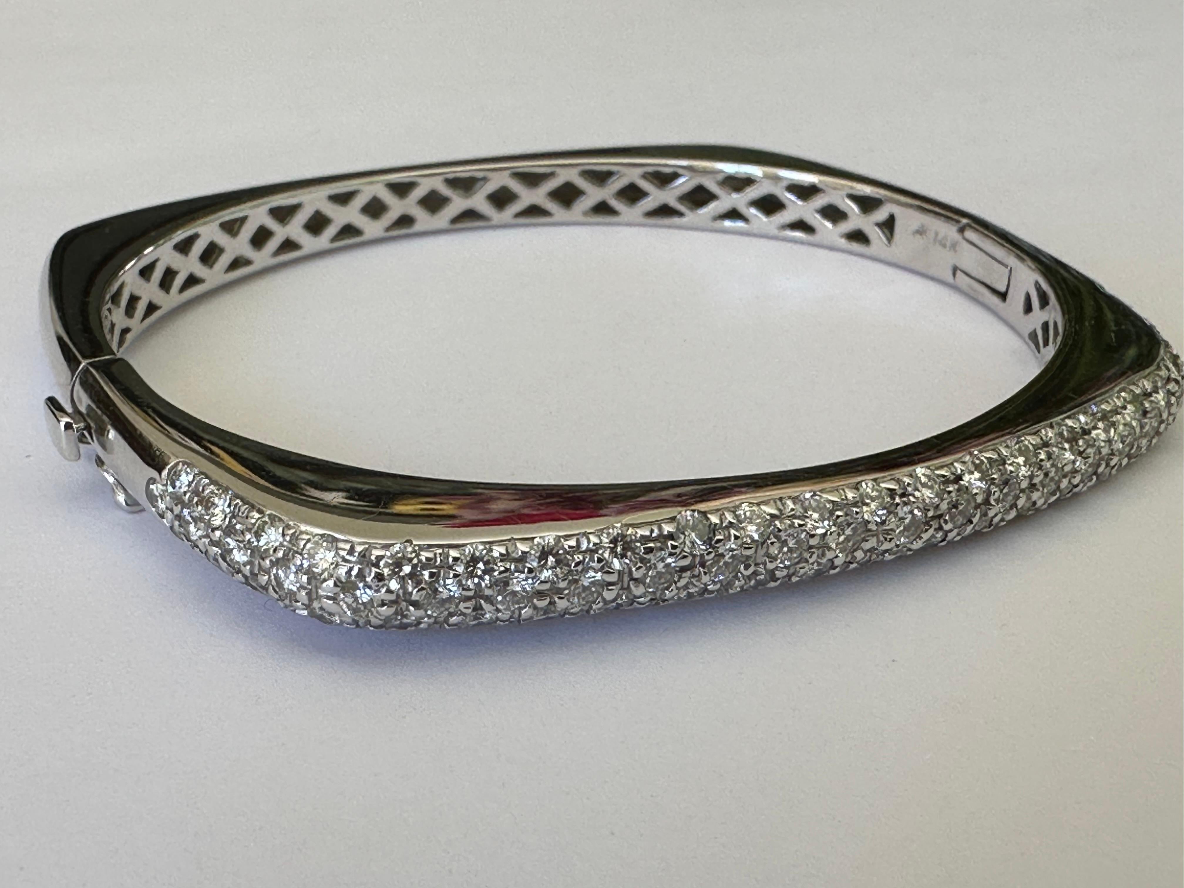 Estate Square-Shaped Diamond Bangle Bracelet In Good Condition For Sale In Denver, CO