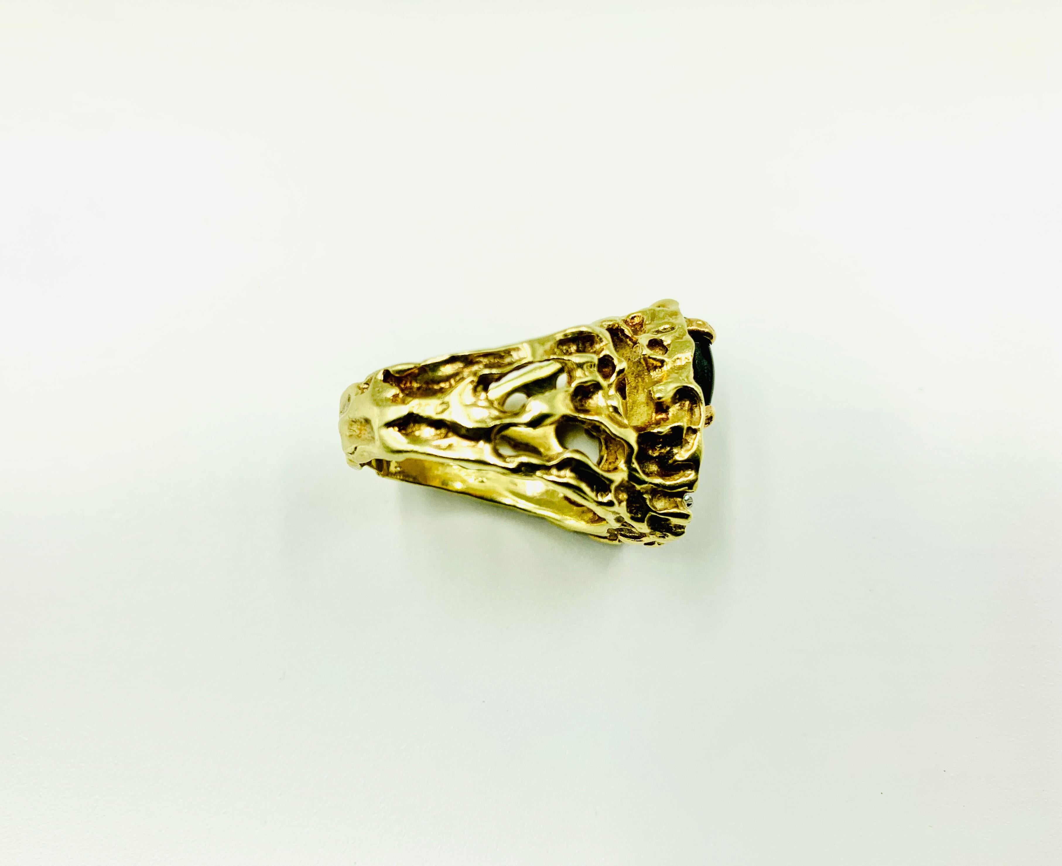 Cabochon Estate Star Sapphire Diamond 14 Karat Yellow Gold Brutalist Style Ring, 1970s
