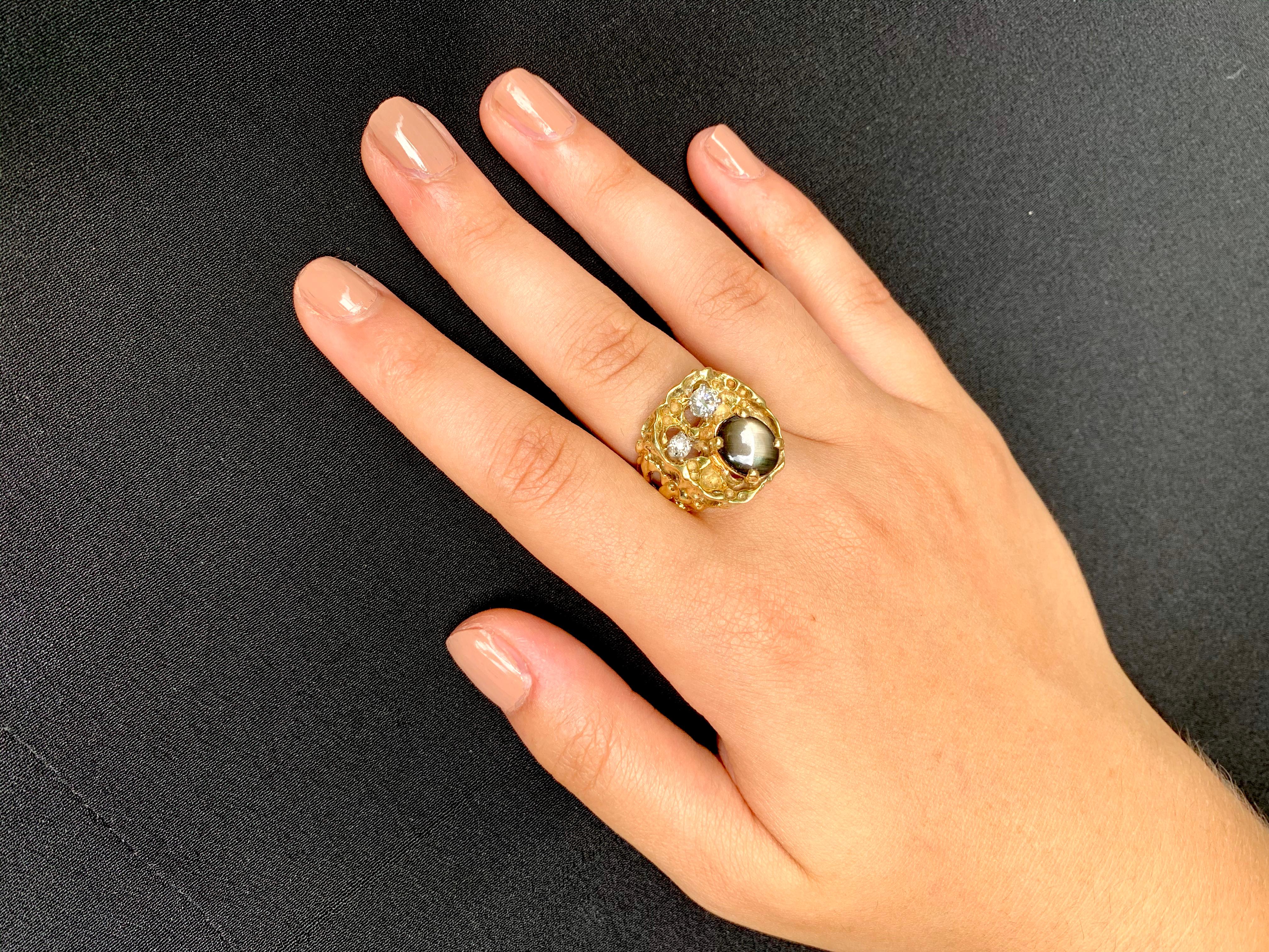 Estate Star Sapphire Diamond 14 Karat Yellow Gold Brutalist Style Ring, 1970s In Good Condition In New York, NY