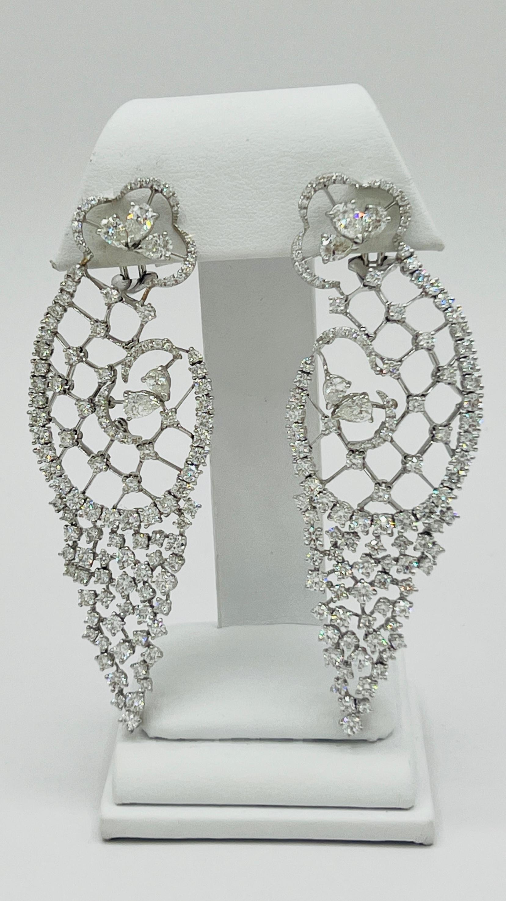 Estate Stefan Hafner White Diamond Dangle Earrings in 18K White Gold For Sale 1