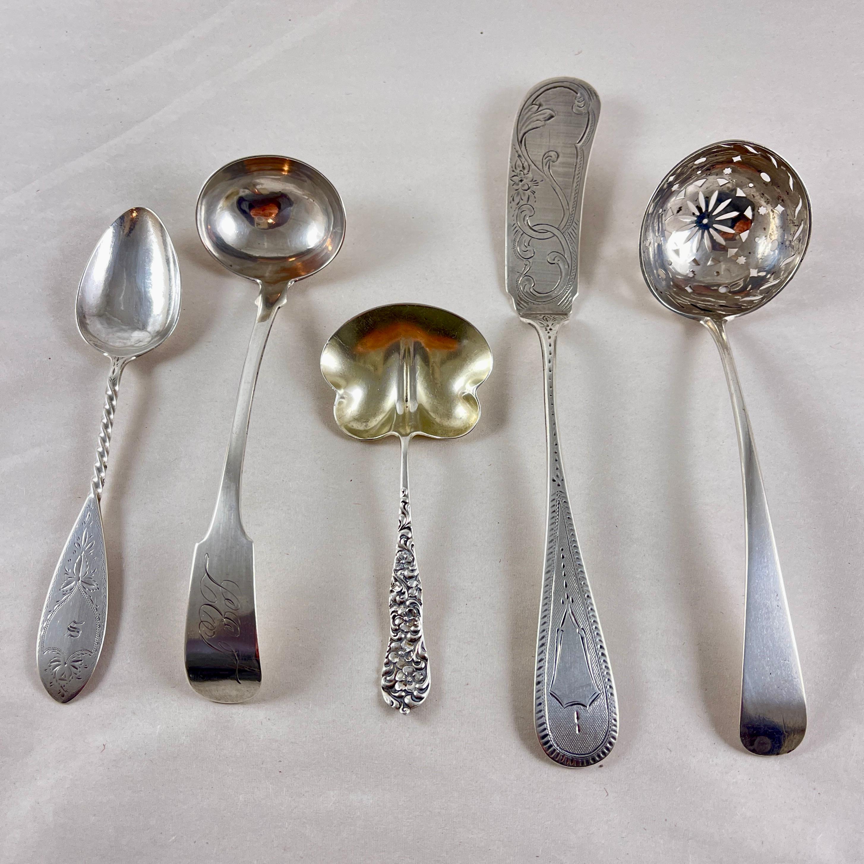 Classique américain Estate Sterling Silver 19th Century Serving Pieces, groupe mixte de 5 pièces en vente