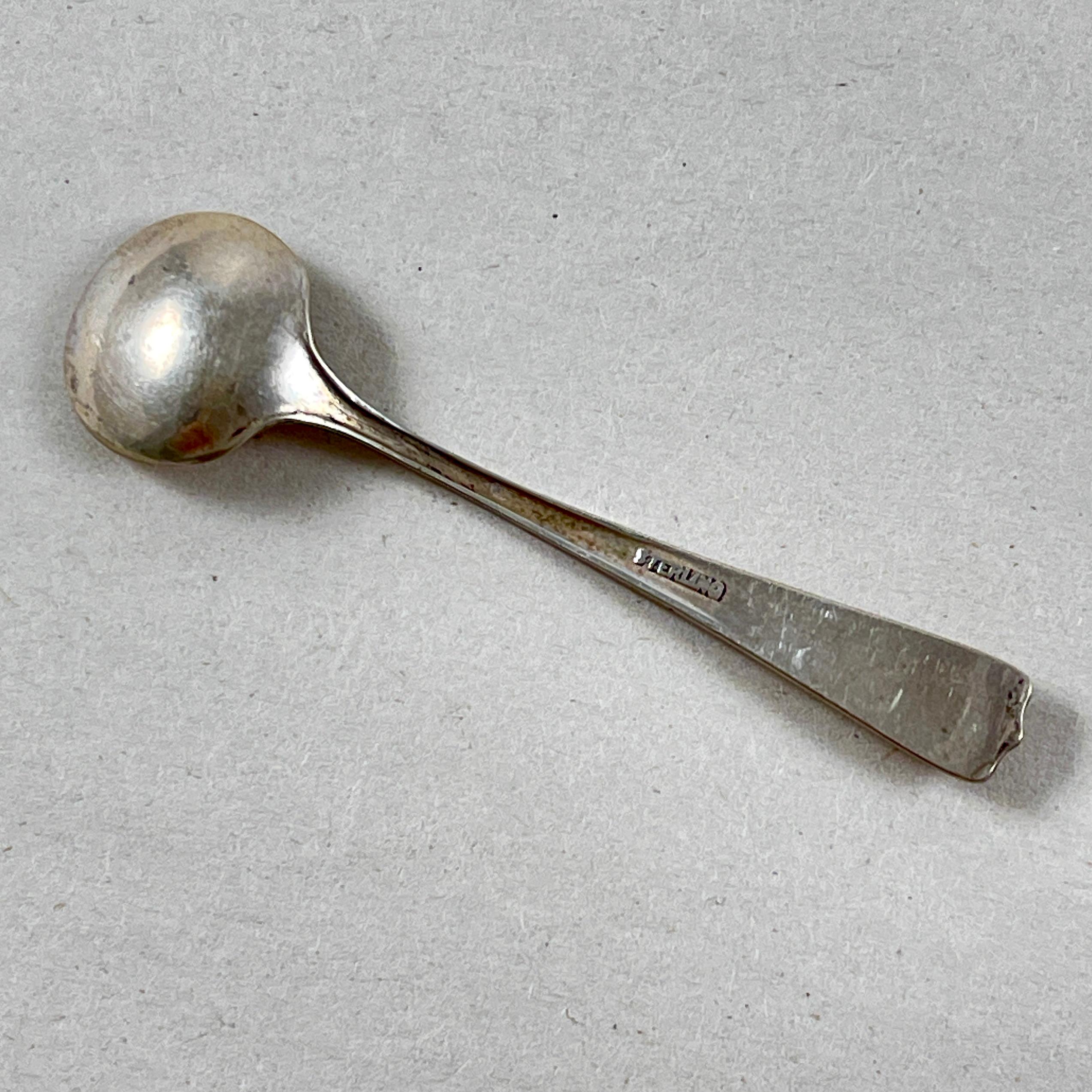 Metalwork Estate Sterling Silver Art Deco Era Individual Salt Spoons, set of 12 For Sale