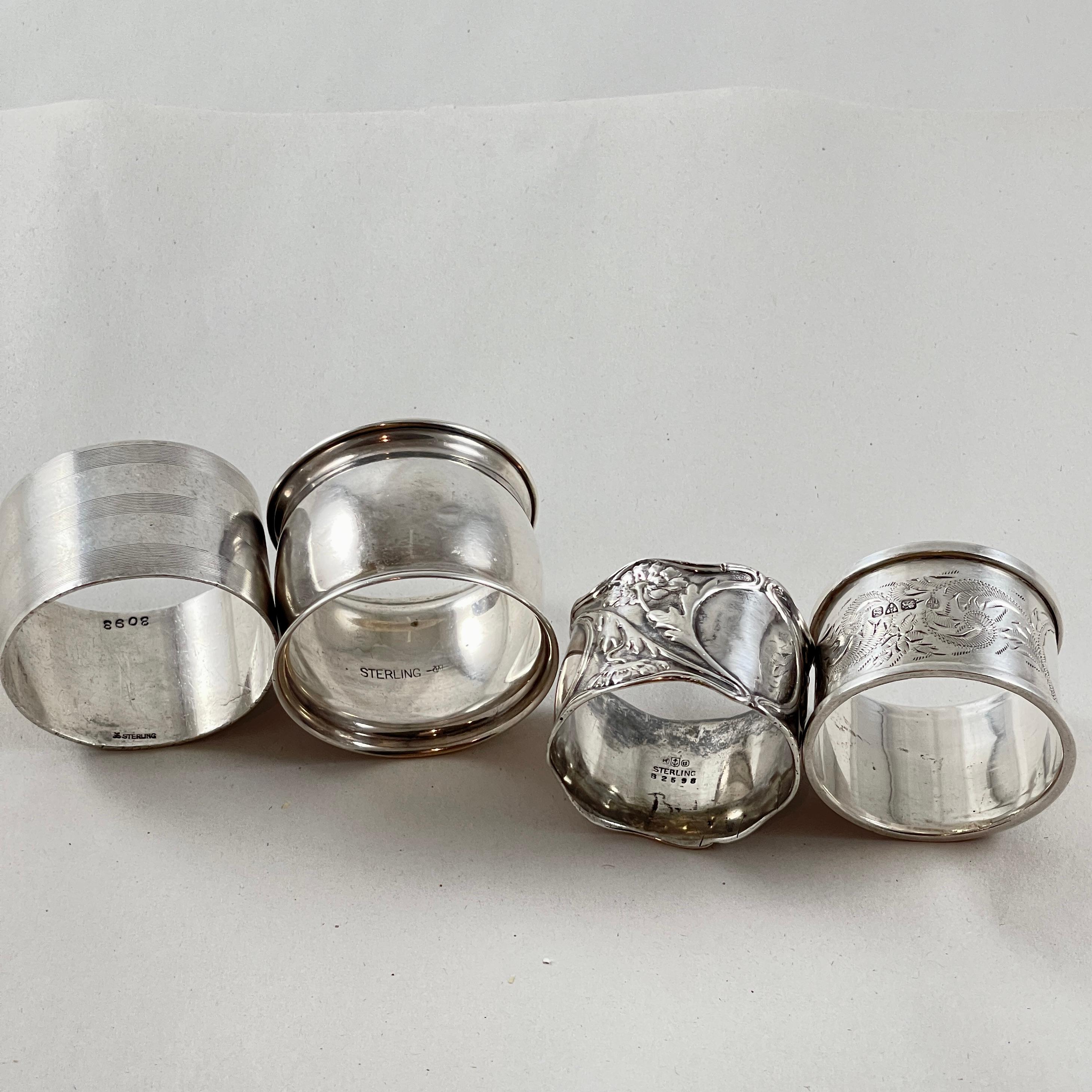 20ième siècle Anneaux de serviette en argent Sterling Estate, ensemble mixte de quatre anneaux de serviette en vente