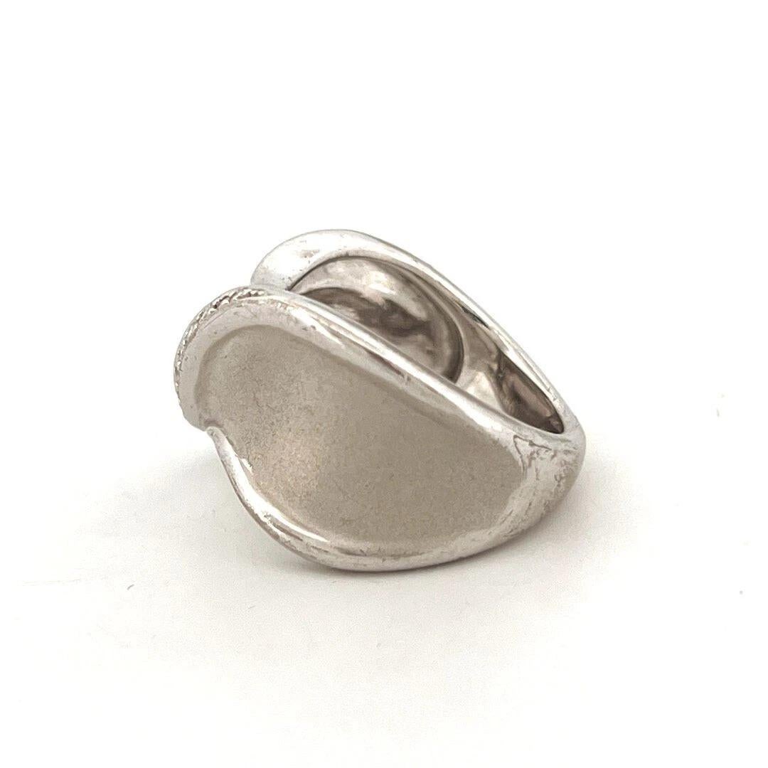 Brilliant Cut Estate Sterling Silver Natural 0.13CTW 925 Diamond Wide Wave Brushed Ring Size 7 For Sale