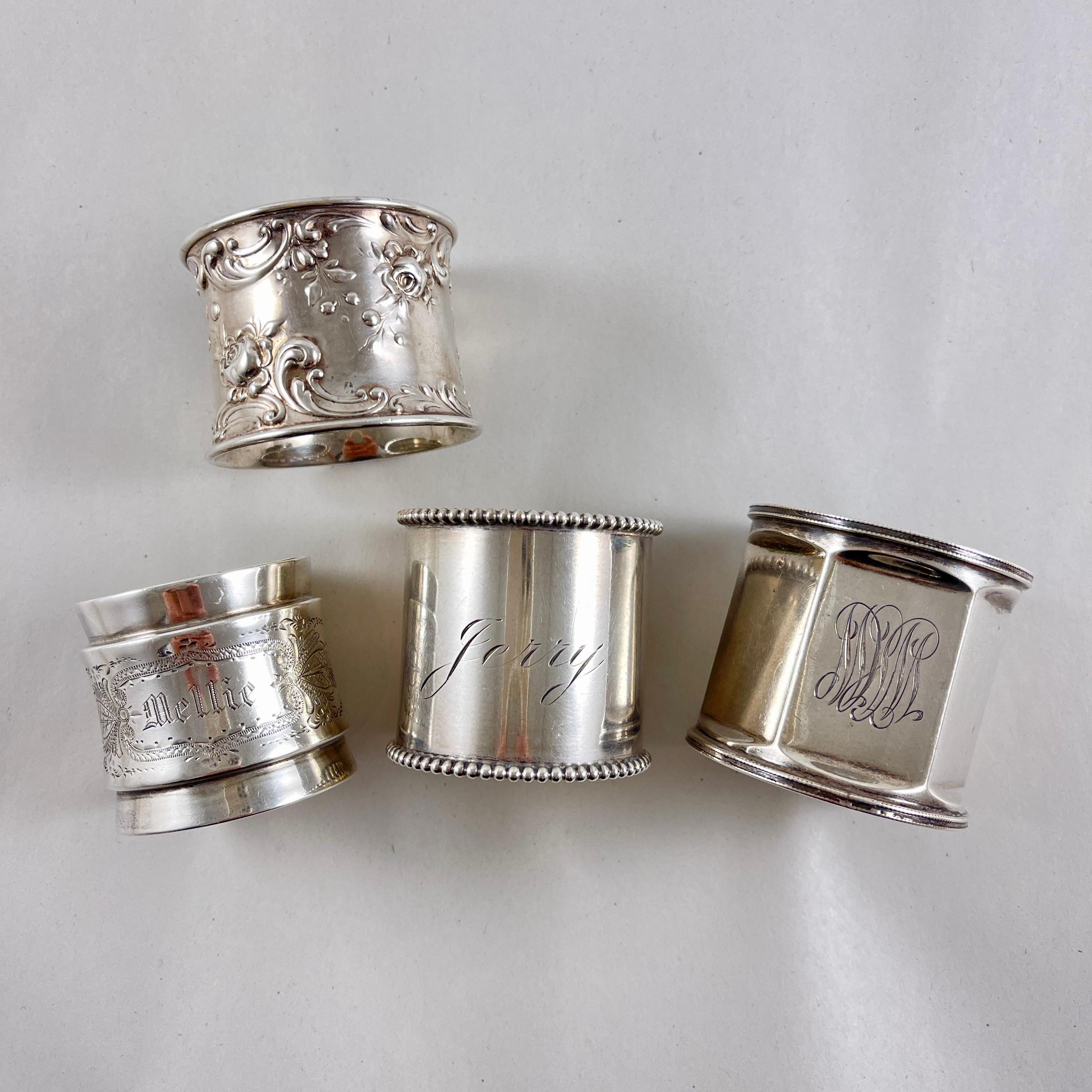 Estate Sterling Silver Wide Band Napkin Rings, set mixte de quatre Bon état - En vente à Philadelphia, PA