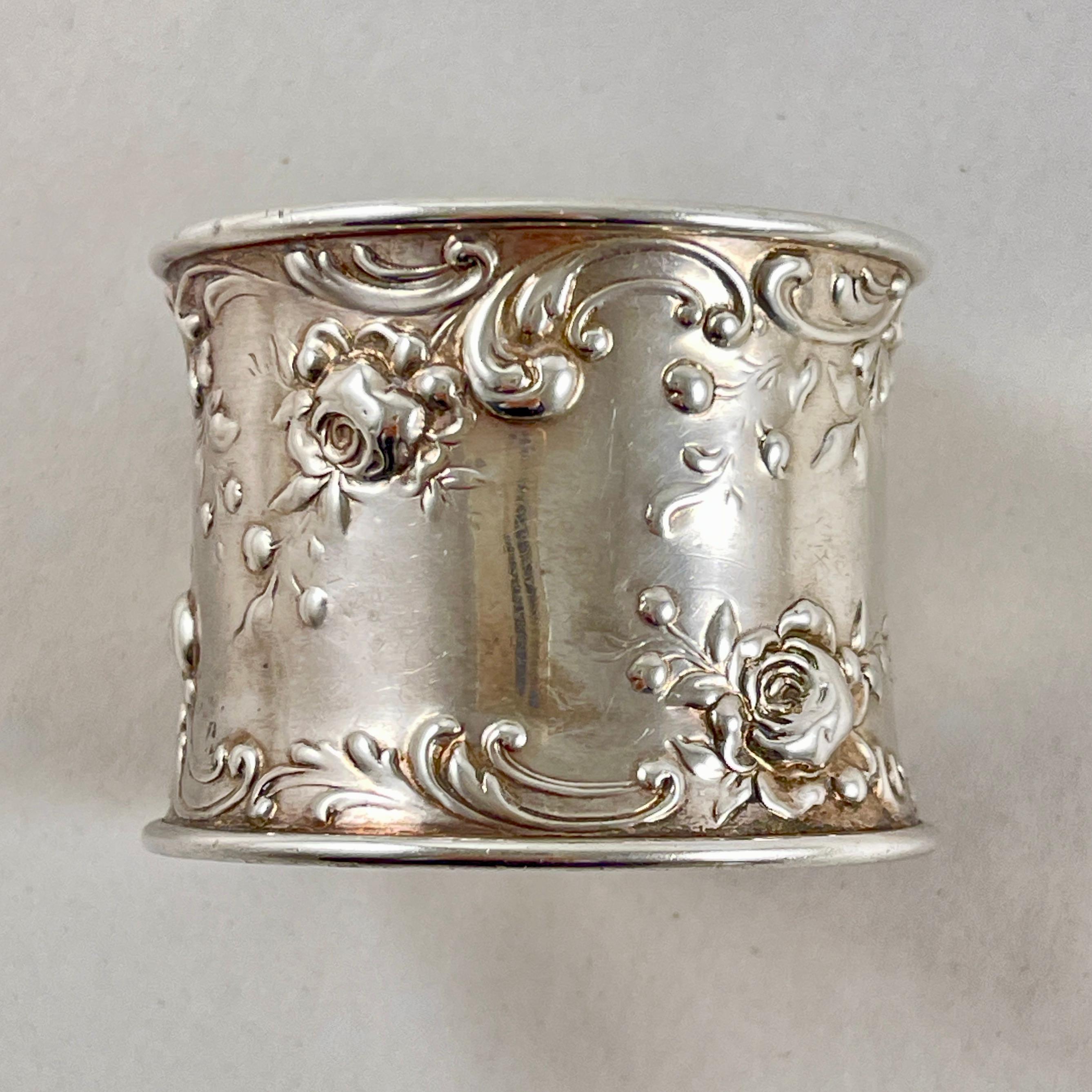 Début du 20ème siècle Estate Sterling Silver Wide Band Napkin Rings, set mixte de quatre en vente