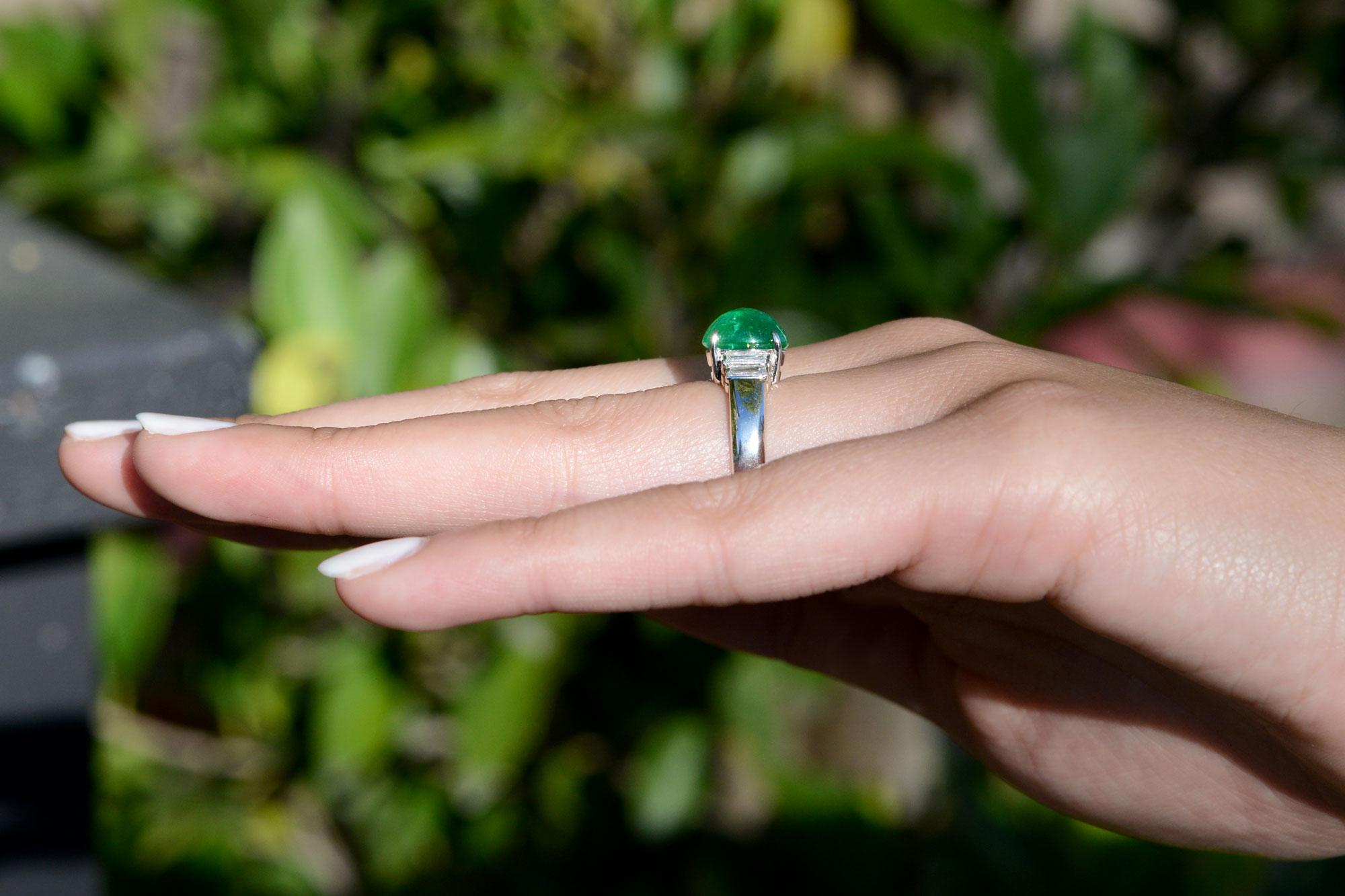 Estate Sugarloaf Kolumbianischer Smaragd Diamant Verlobungsring (Art déco) im Angebot