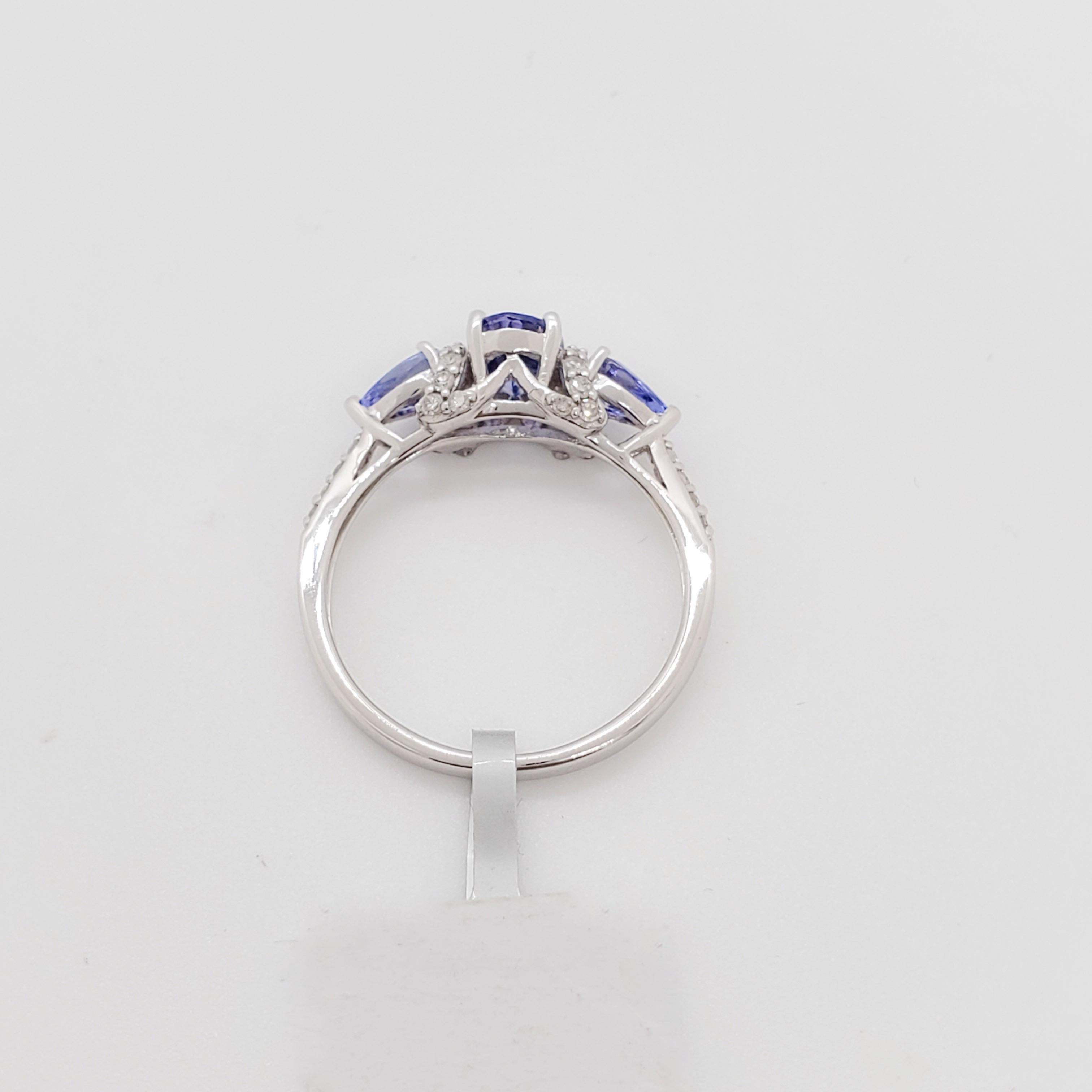 Estate Tanzanite and Diamond 3 Stone Ring in 14k White Gold In Excellent Condition In Los Angeles, CA