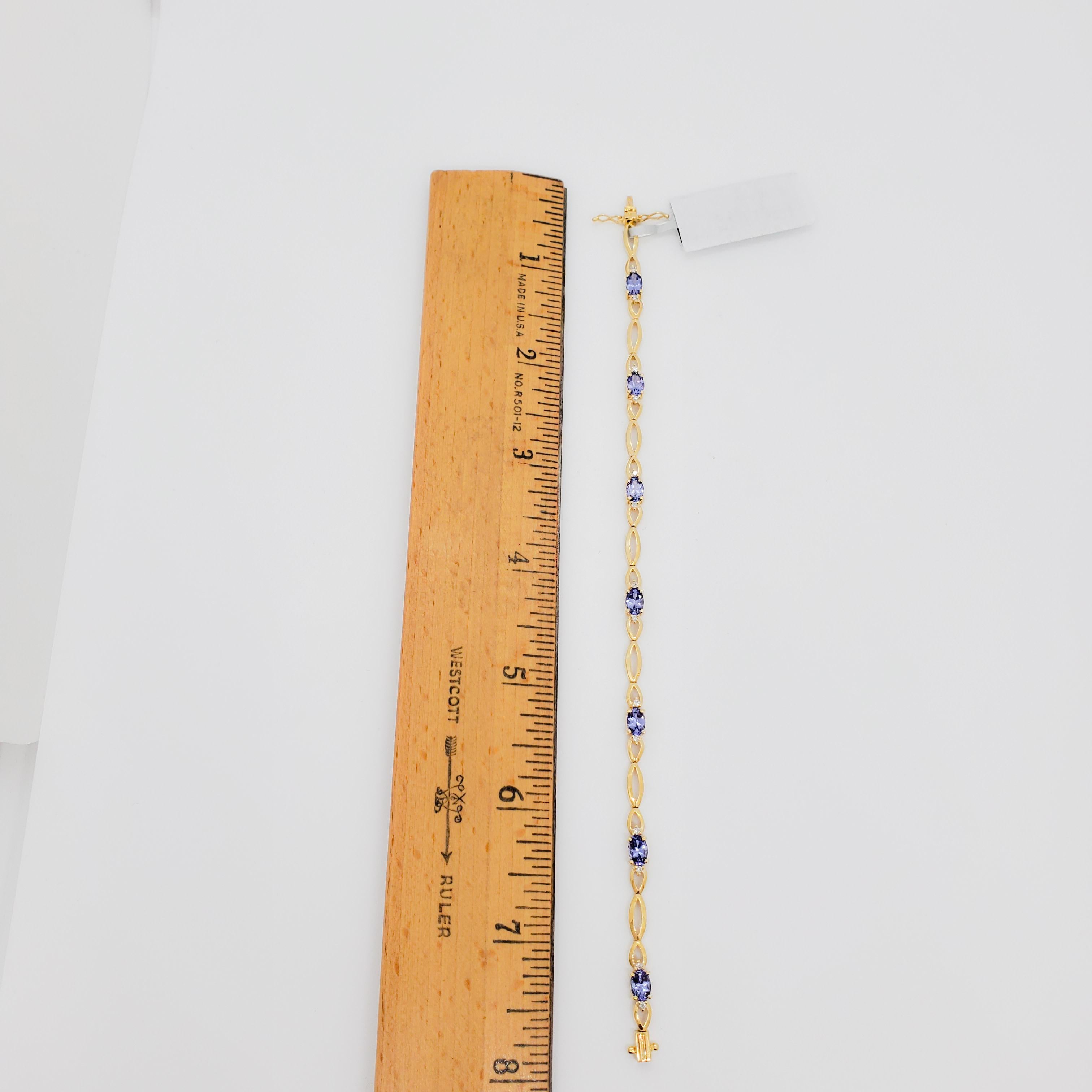 Femenino o masculino Pulsera de tanzanita y diamante blanco en oro amarillo de 14k en venta