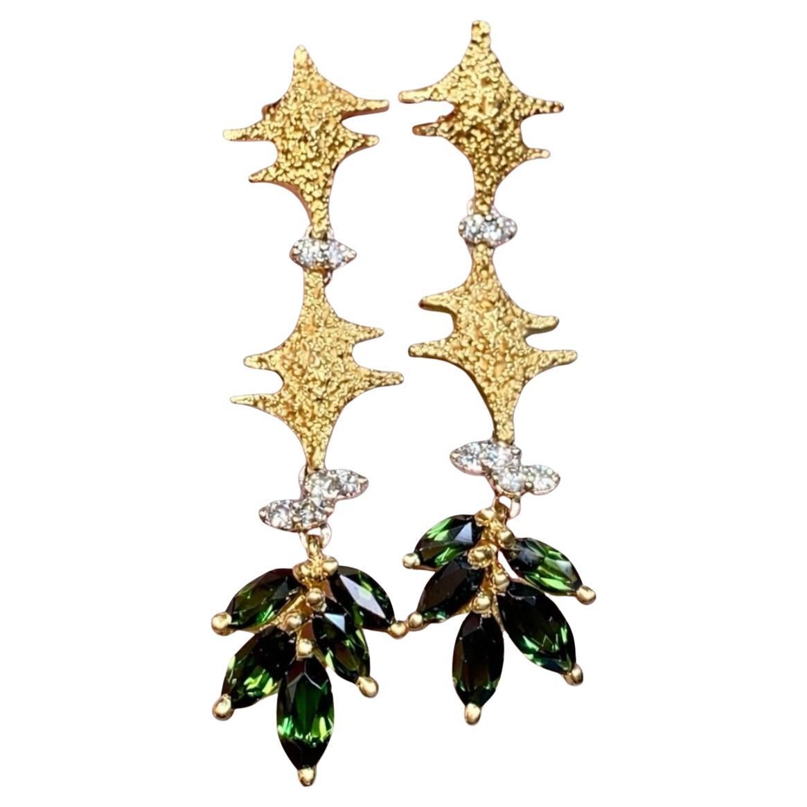 Orecchini pendenti in oro 18 carati con diamanti e tormalina verde 3,52 ct.