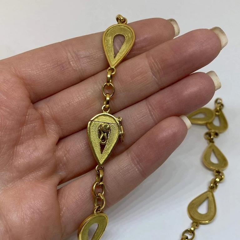 Estate Textured Pear Link Chain Necklace 18k Yellow 64 Grams! In Excellent Condition For Sale In Carmel-by-the-Sea, CA