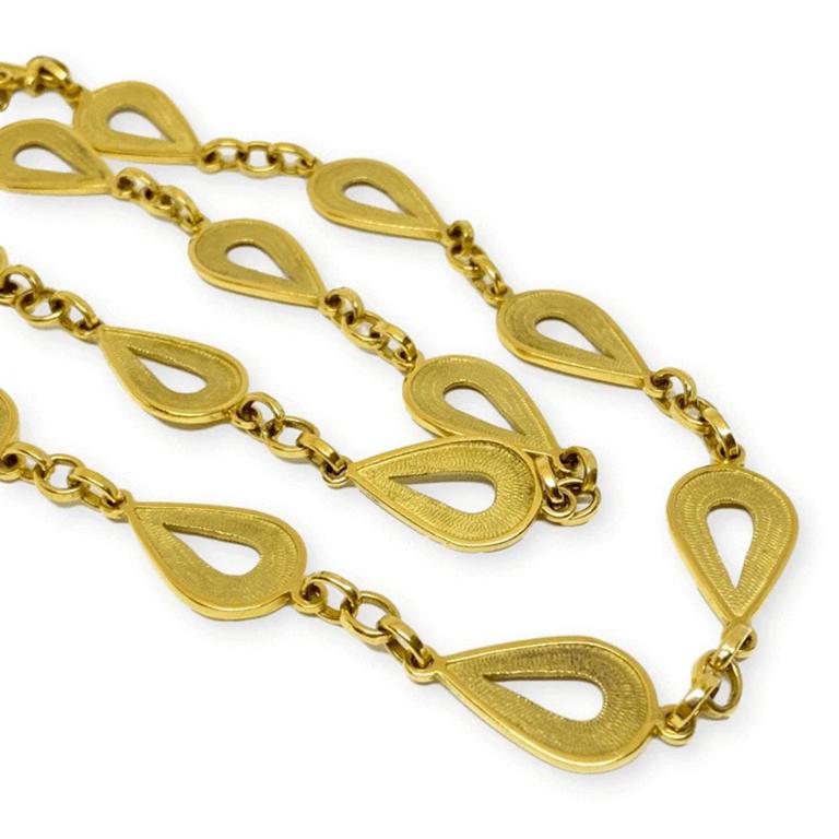 Estate open pear shape link chain necklace designed in solid 18 karat yellow. The links measure 14 x 22mm, 64 grams, and 24