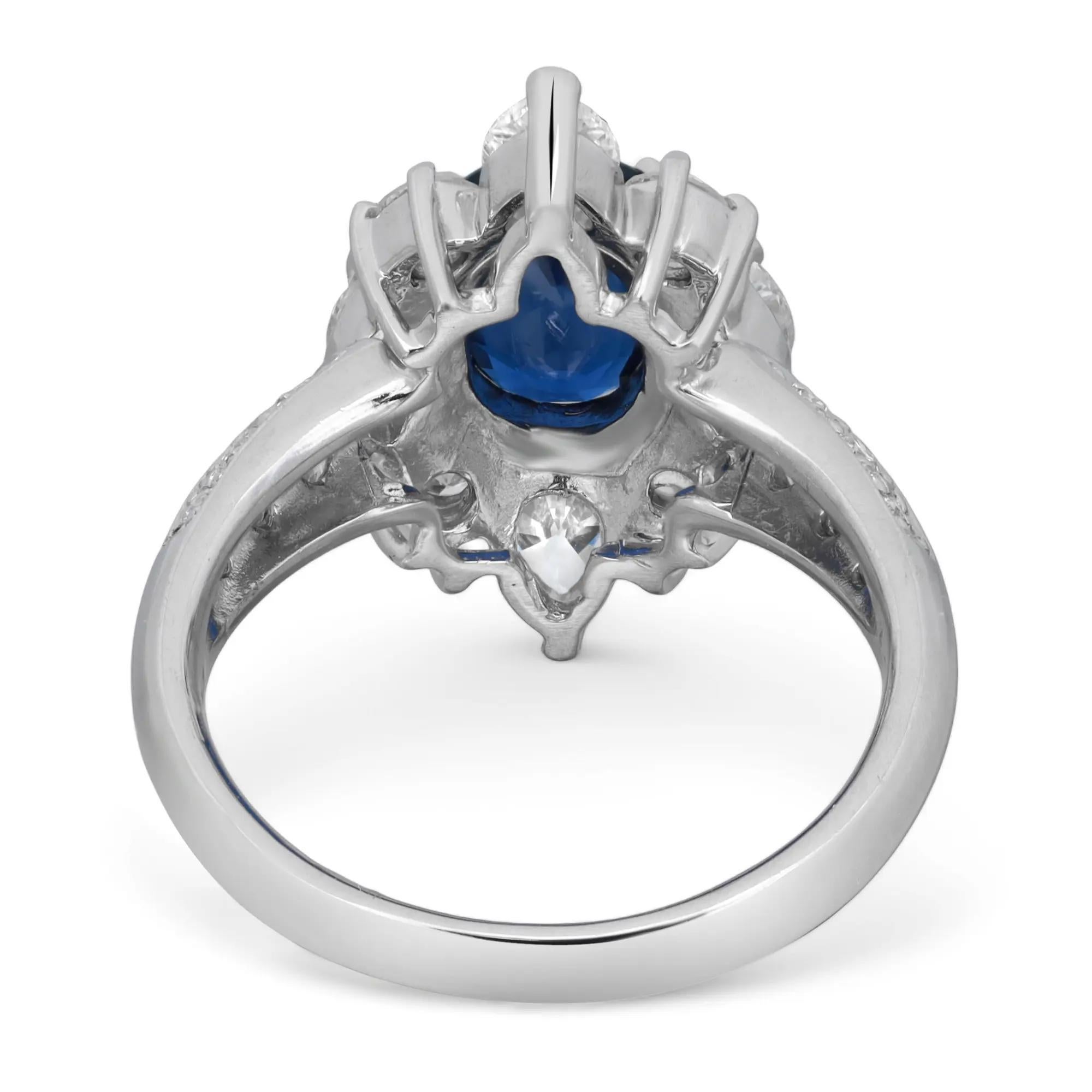 Moderne Bague cocktail de succession thaïlandaise saphir 1,44 ct. pt. et diamant 1,10 ct. pt., taille 5,5 en vente