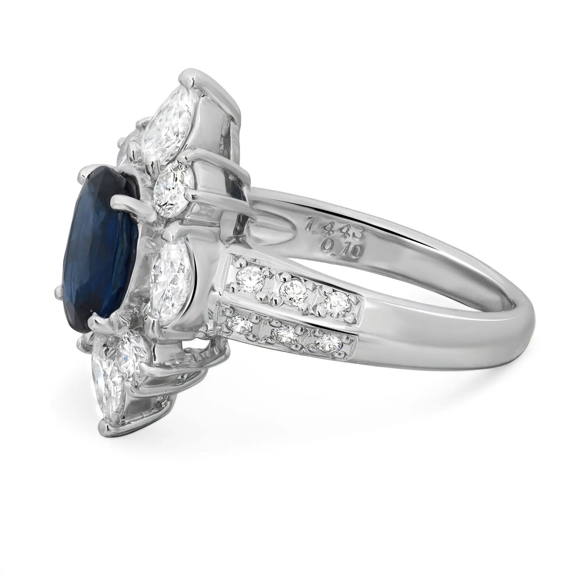 Taille ovale Bague cocktail de succession thaïlandaise saphir 1,44 ct. pt. et diamant 1,10 ct. pt., taille 5,5 en vente