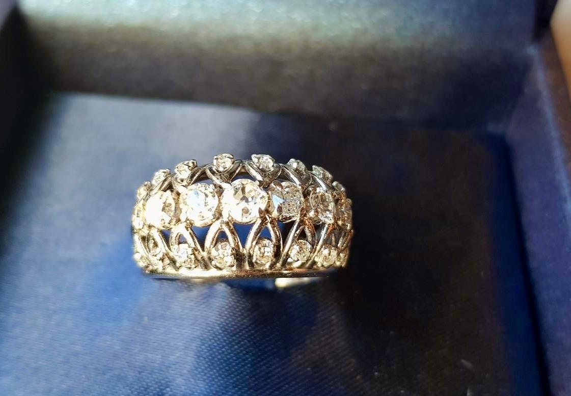 Anello a fascia con tre file di diamanti. Ca. 1950´s In condizioni buone in vendita a OVIEDO, AS