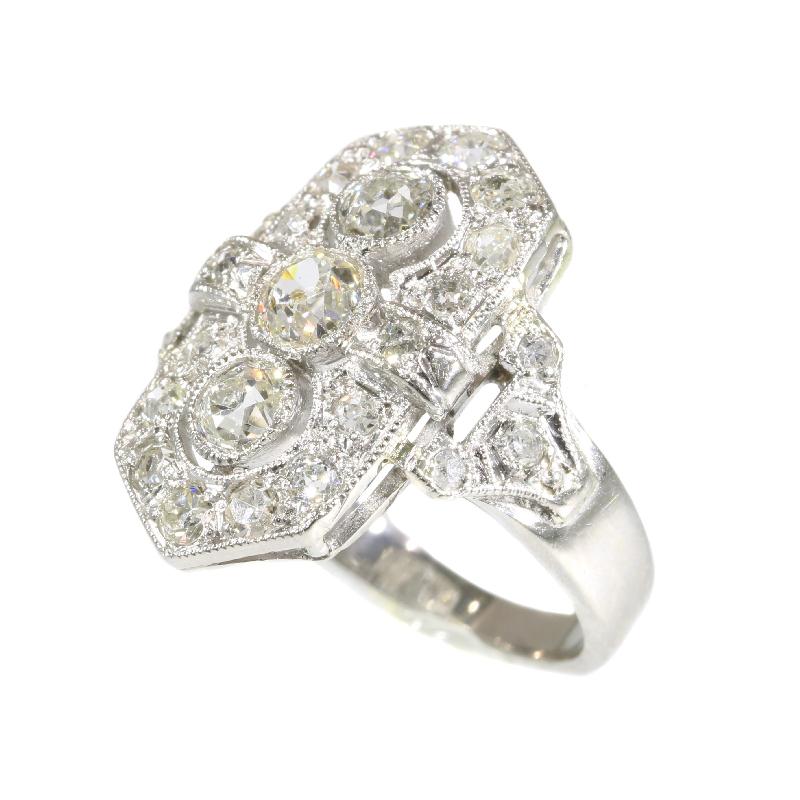 Estate Three-Stone Diamond Platinum Art Deco Engagement Ring In Excellent Condition For Sale In Antwerp, BE