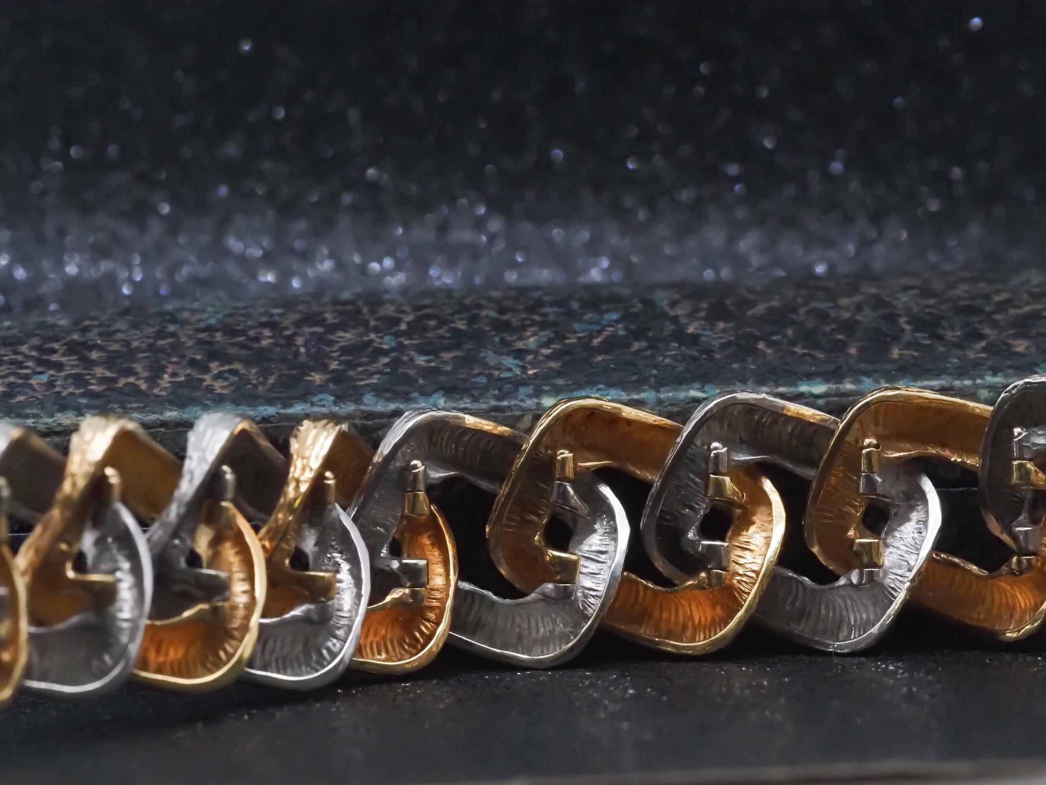 Bracelet à maillons martelés bicolores 18 carats Tiffany & Co., VHK#1002 en vente 11