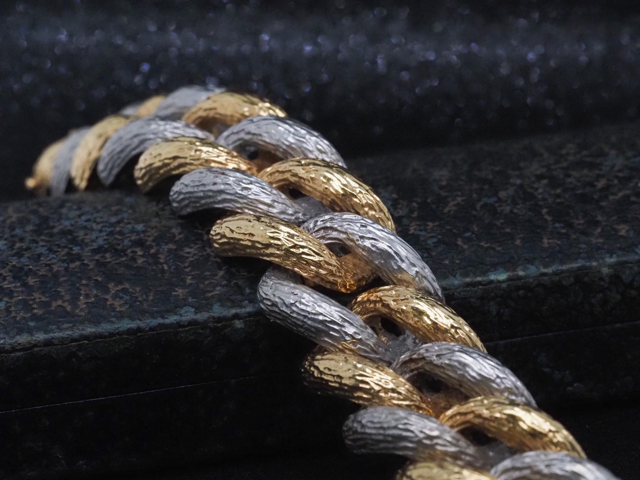 Bracelet à maillons martelés bicolores 18 carats Tiffany & Co., VHK#1002 en vente 1
