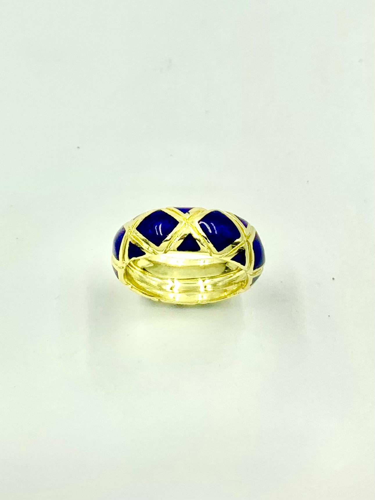 Succession Tiffany & Co. Bague X en or jaune 18 carats et émail bleu cobalt Bon état - En vente à New York, NY