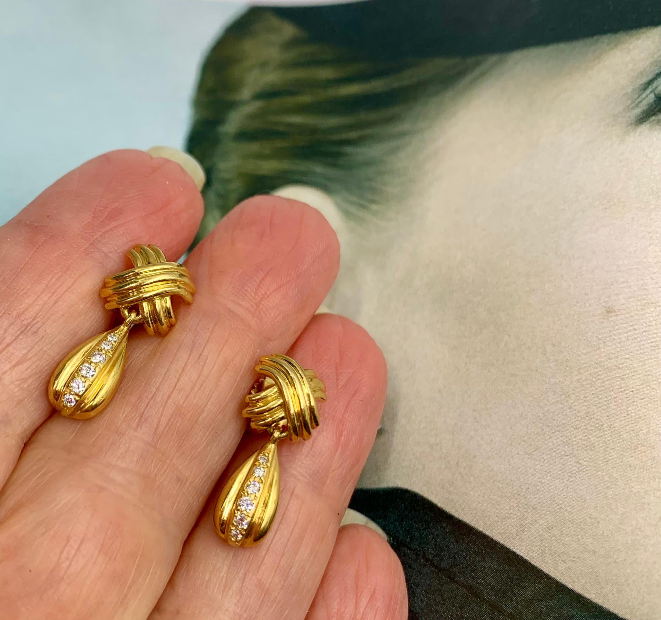 Estate Tiffany & Co. Orecchini a goccia Signature X in oro giallo 18 carati con diamante in vendita 7