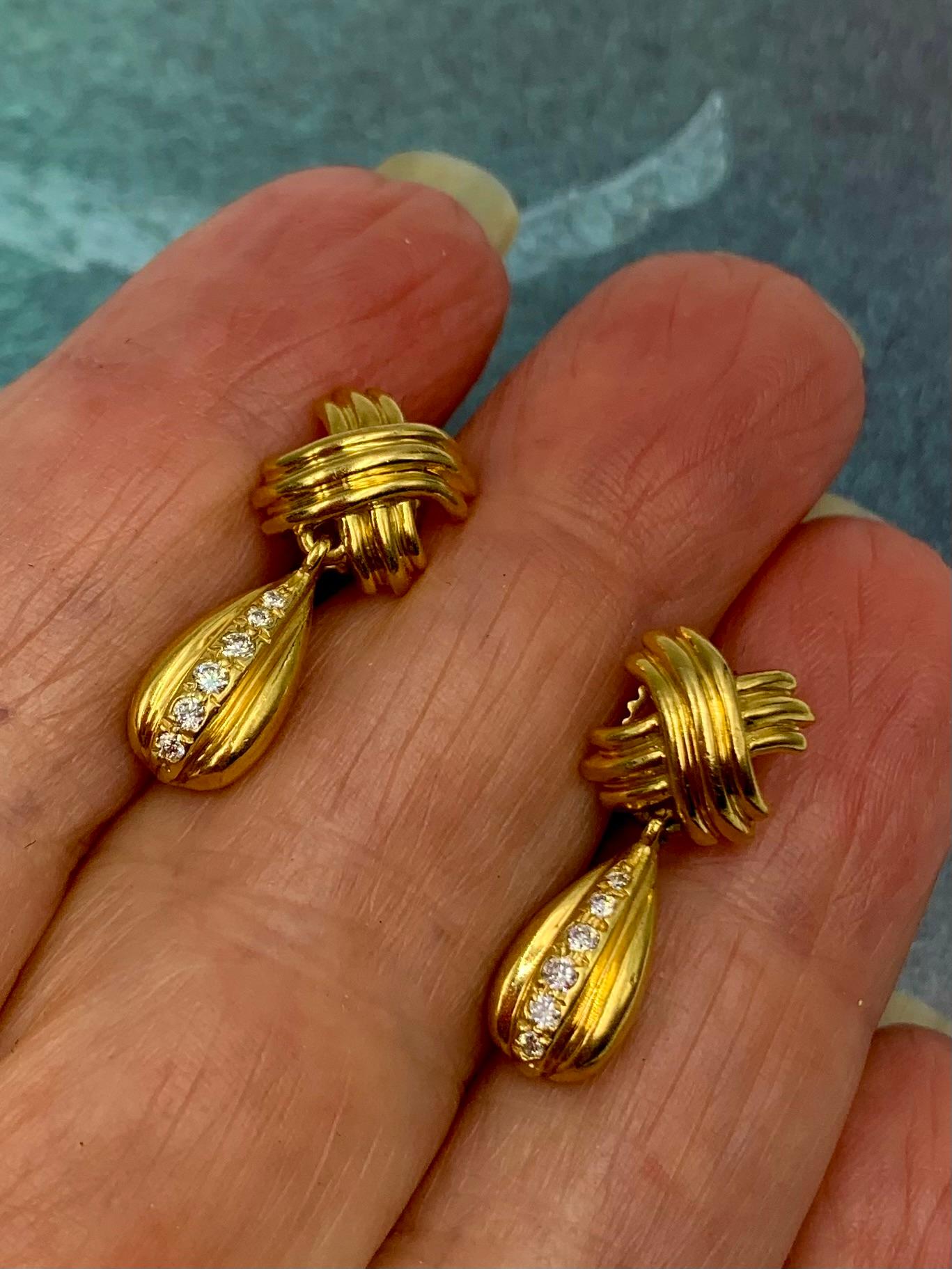 Taglio rotondo Estate Tiffany & Co. Orecchini a goccia Signature X in oro giallo 18 carati con diamante in vendita