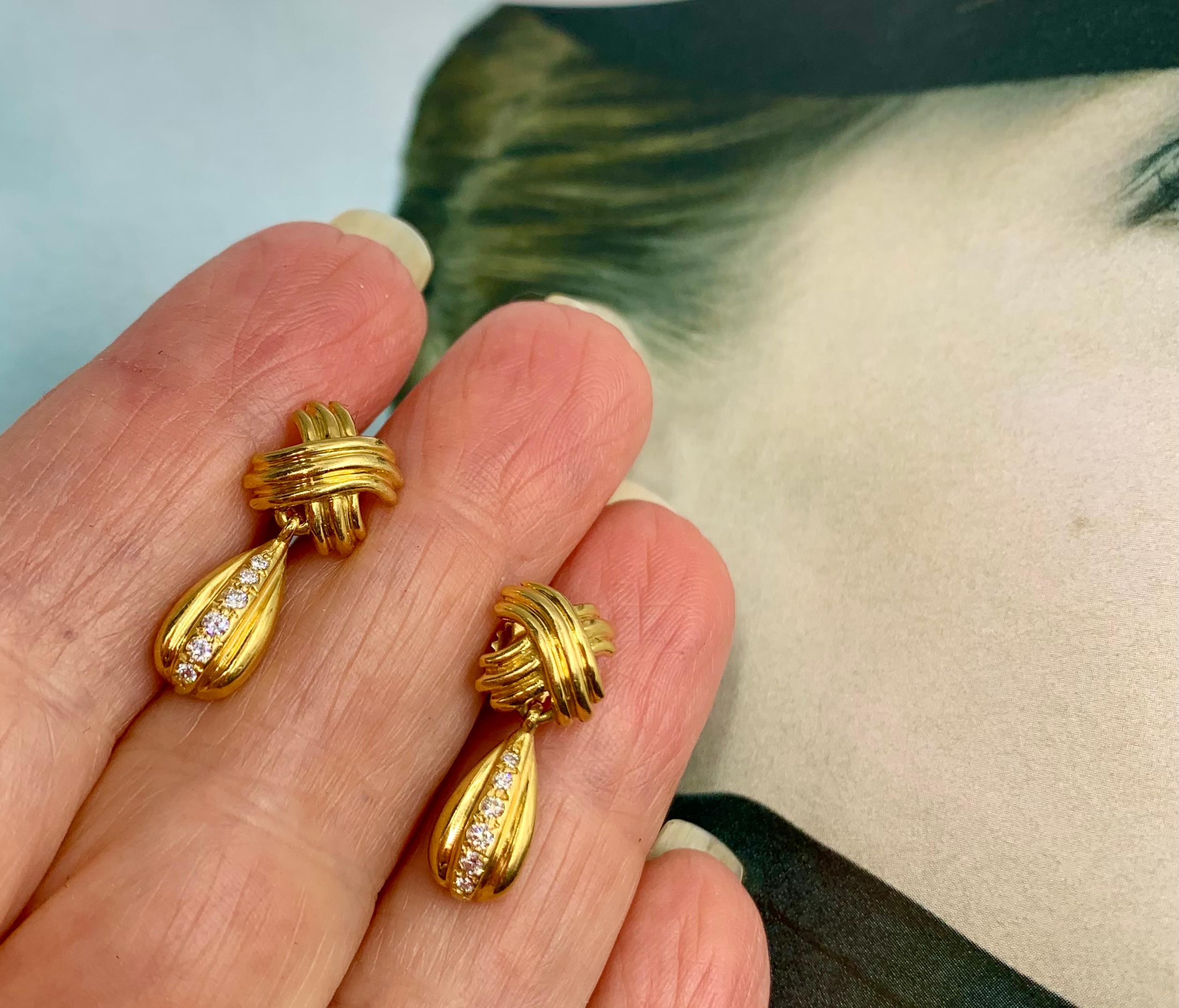 Estate Tiffany & Co. Orecchini a goccia Signature X in oro giallo 18 carati con diamante In condizioni ottime in vendita a New York, NY