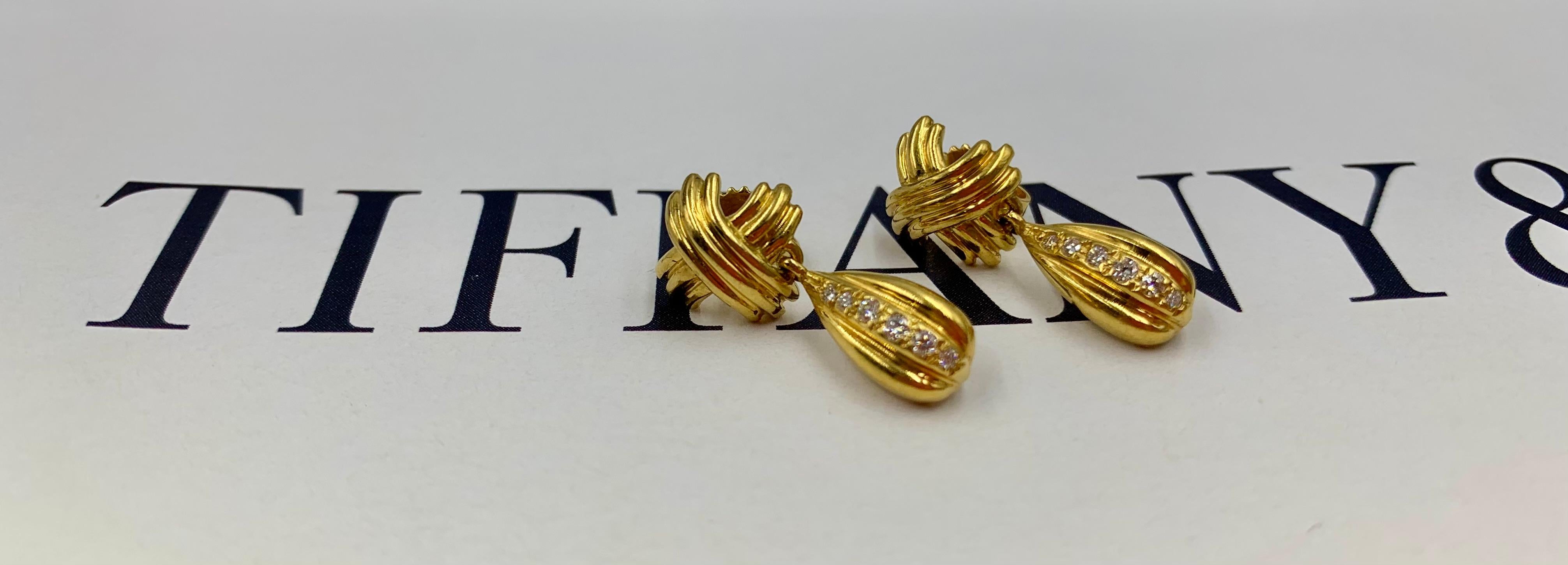 Estate Tiffany & Co. Orecchini a goccia Signature X in oro giallo 18 carati con diamante in vendita 3