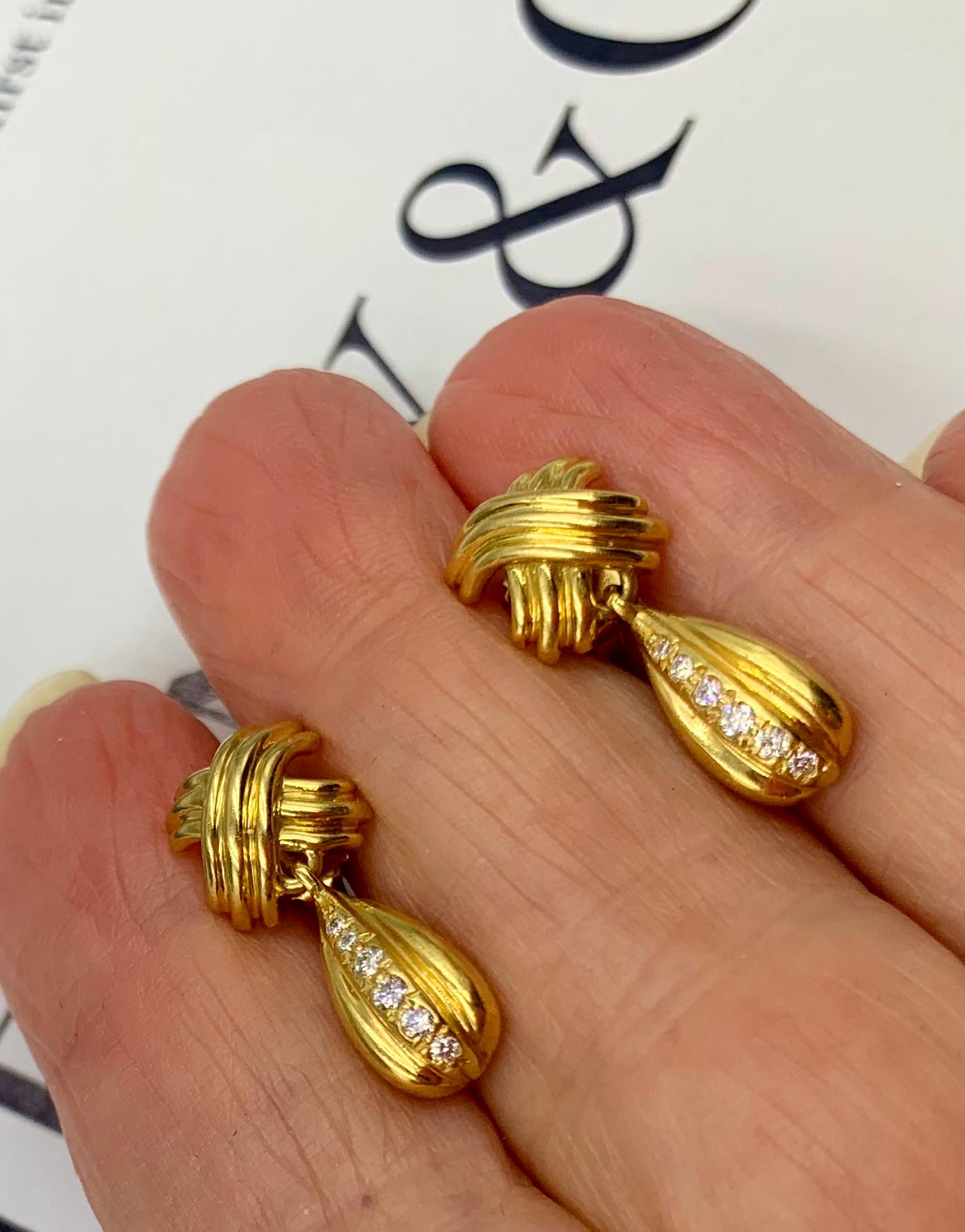 Estate Tiffany & Co. Orecchini a goccia Signature X in oro giallo 18 carati con diamante in vendita 4