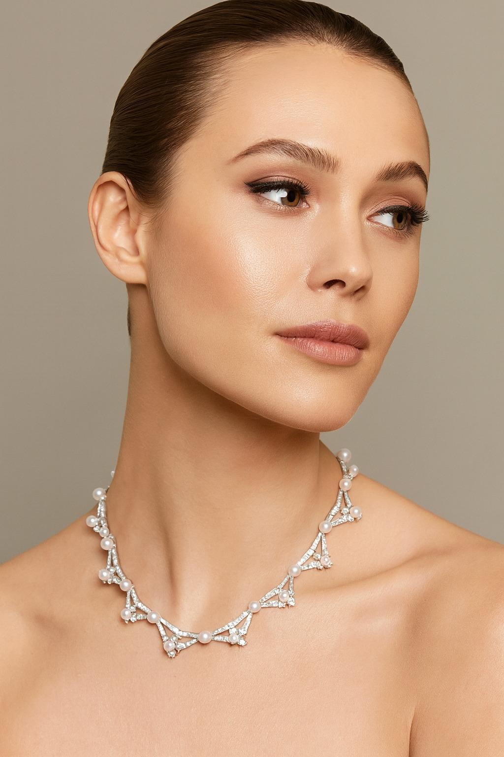 Propiedad Tiffany & Co. Collar de Platino con Diamantes y Perlas Corte redondo en venta