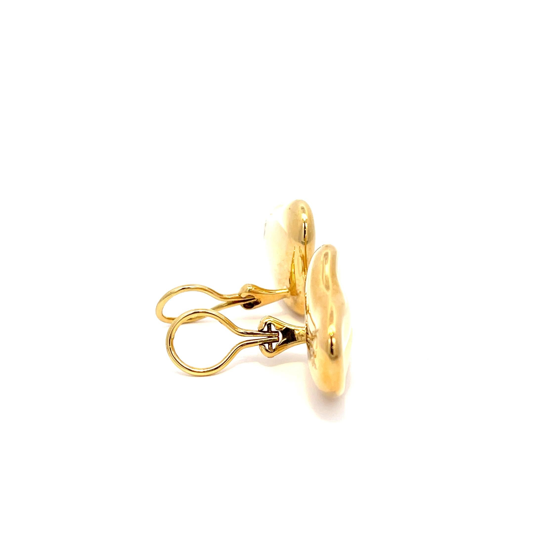 Estate Tiffany & Co. Elsa Peretti Heart Clip-On Earrings 18k Yellow Gold In Good Condition For Sale In Dallas, TX