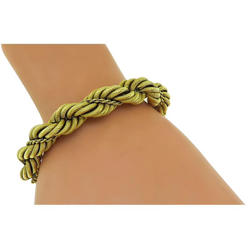 This is a fabulous 18k yellow gold rope bracelet by Tiffany & Co. The bracelet measures 7 3/4 inches in length and weighs 34.8 grams. The bracelet is signed TIFFANY & Co ITALY 18K.

Inventory #55074PEBS
