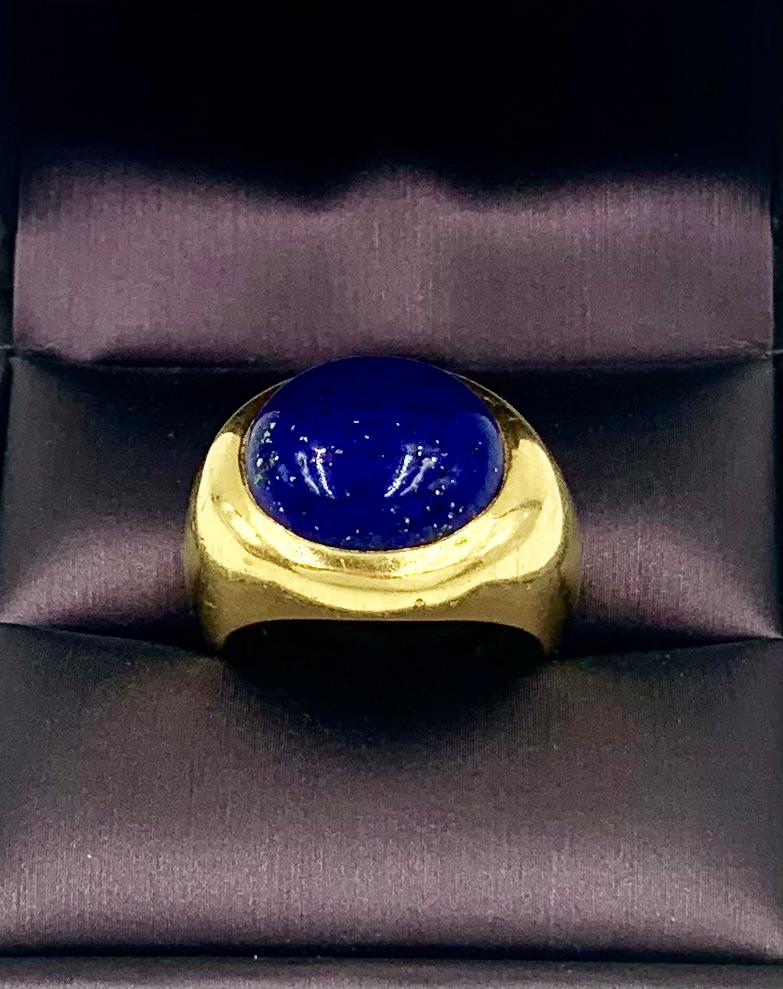 Estate Tiffany & Co. Large, Luxurious 18K Yellow Gold Oval Lapis Lazuli Ring 1